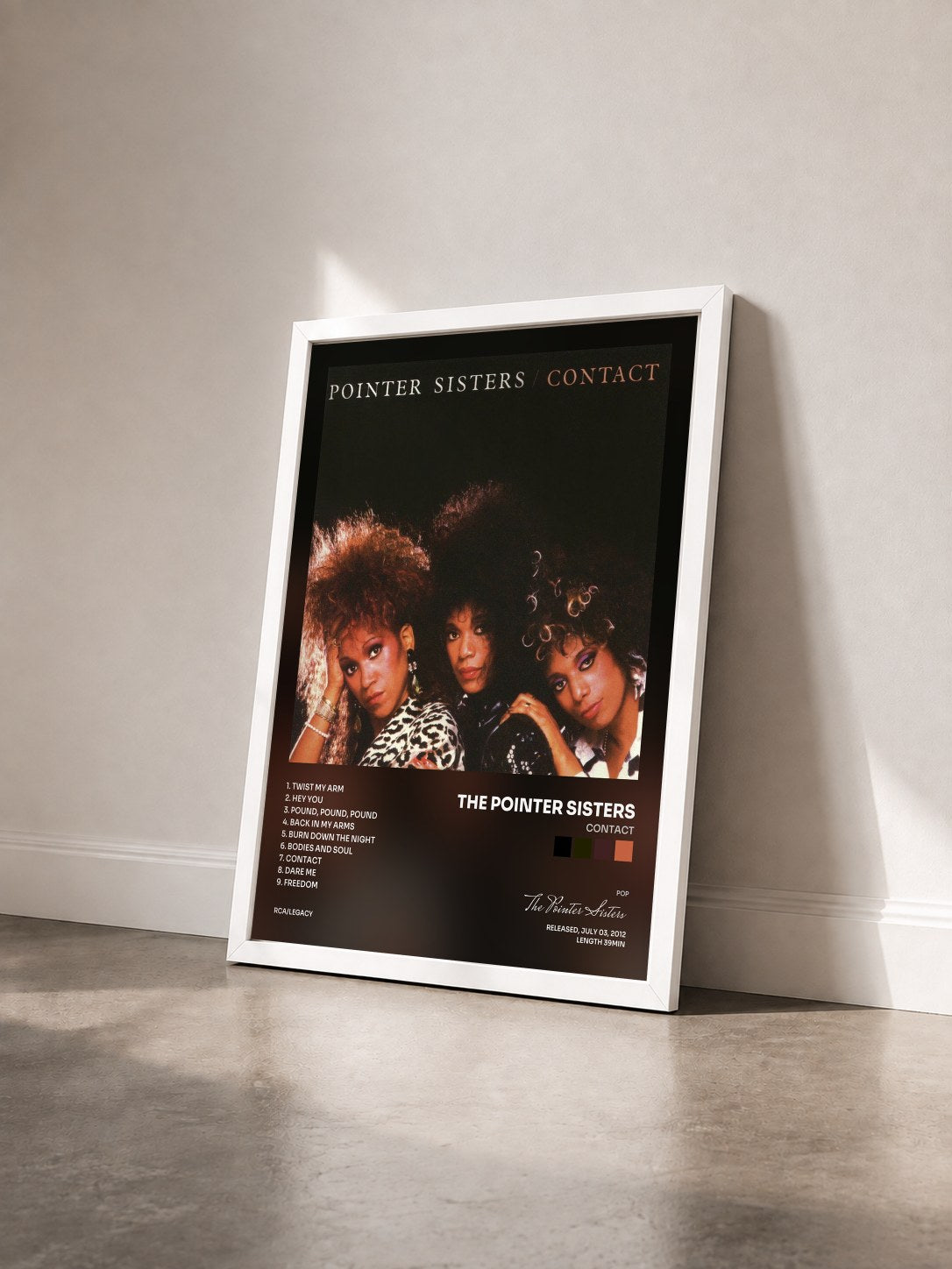 #blanc Tableau de l'album Contact de The Pointer Sisters vu de trois quarts, cadre blanc