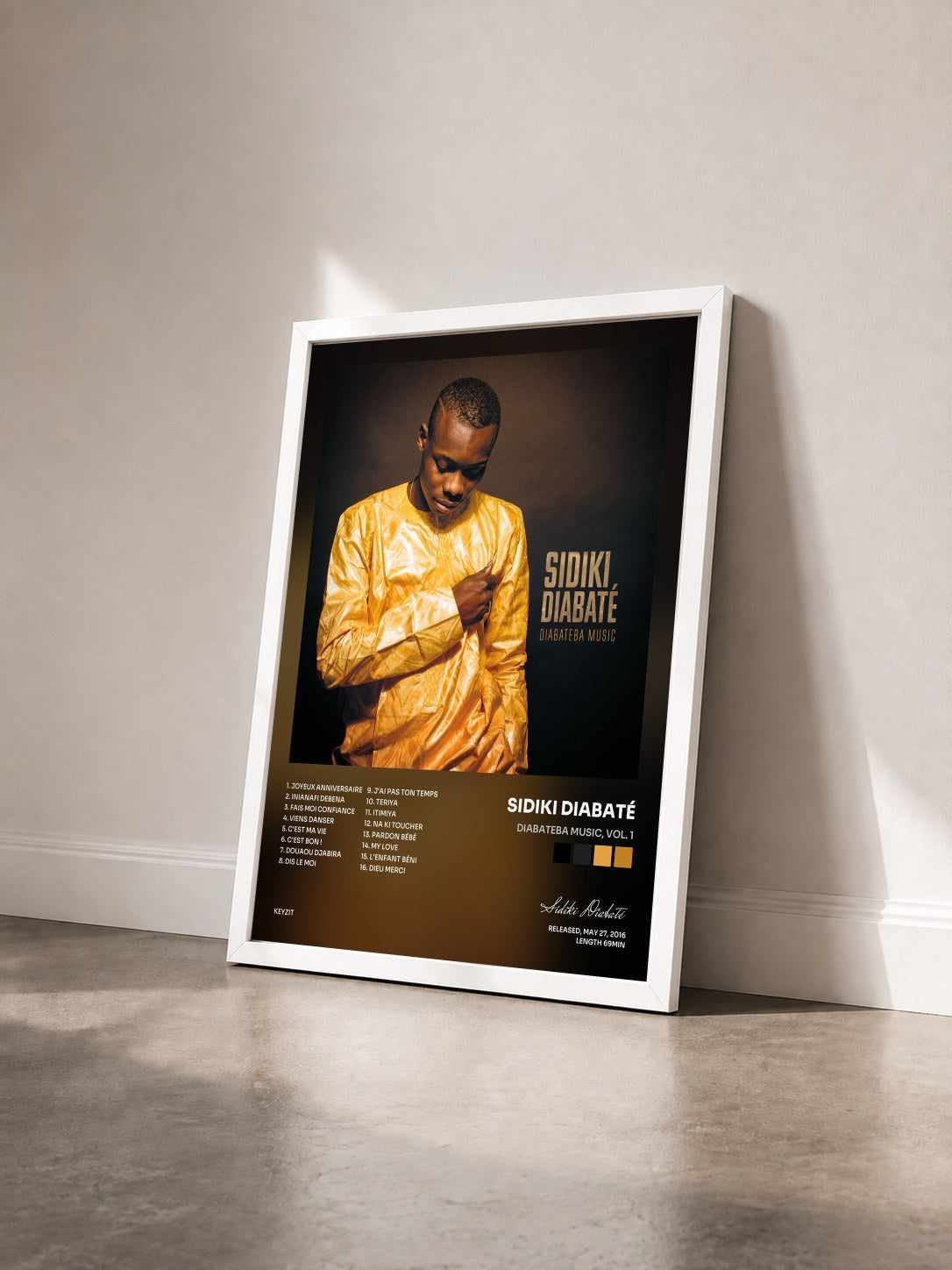 #blanc Tableau de l'album Diabateba Music, Vol. 1 de Sidiki Diabaté vu de trois quarts, cadre blanc