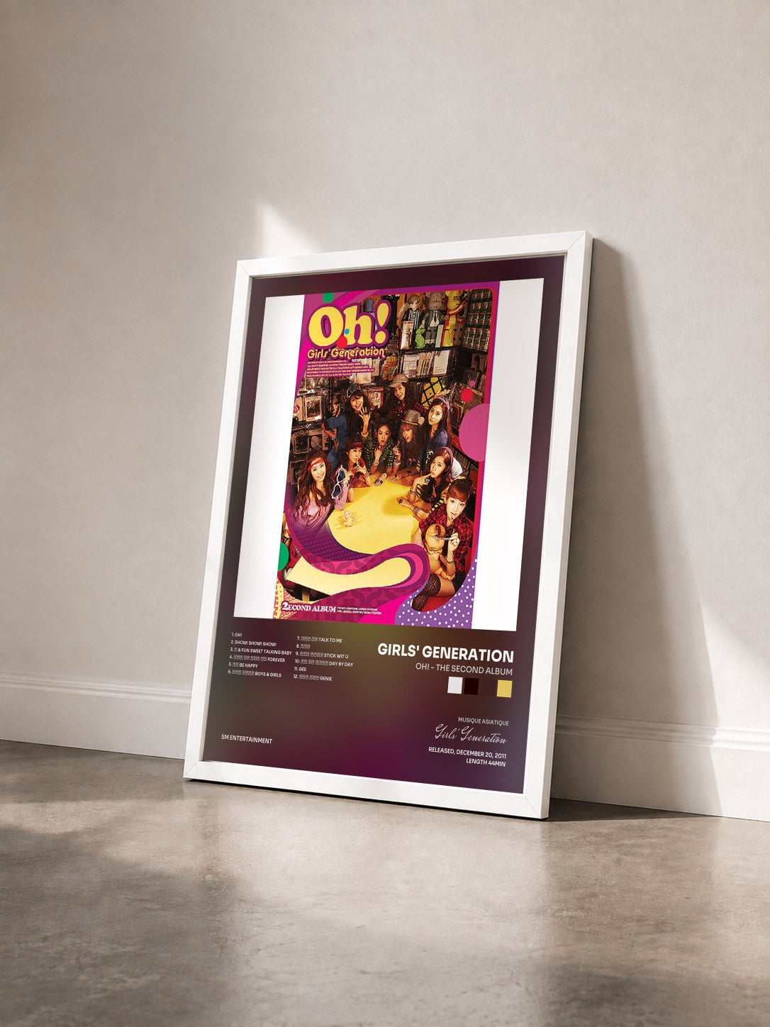#blanc Tableau de l'album Oh! - The Second Album de Girls' Generation vu de trois quarts, cadre blanc