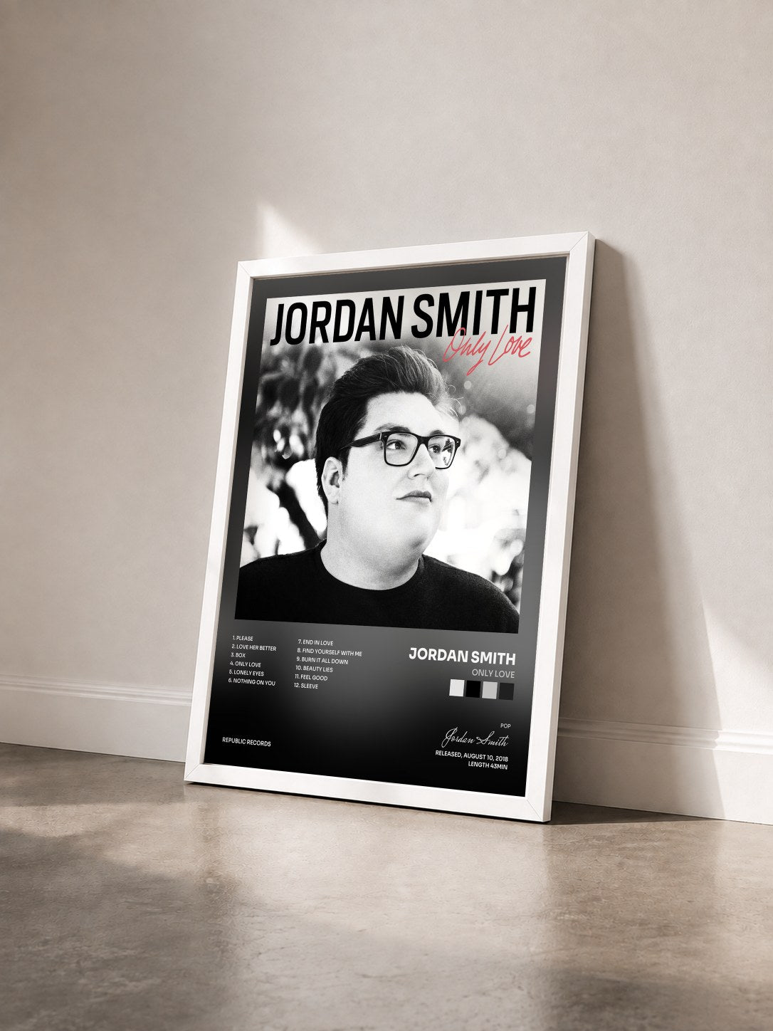 #blanc Tableau de l'album Only Love de Jordan Smith vu de trois quarts, cadre blanc