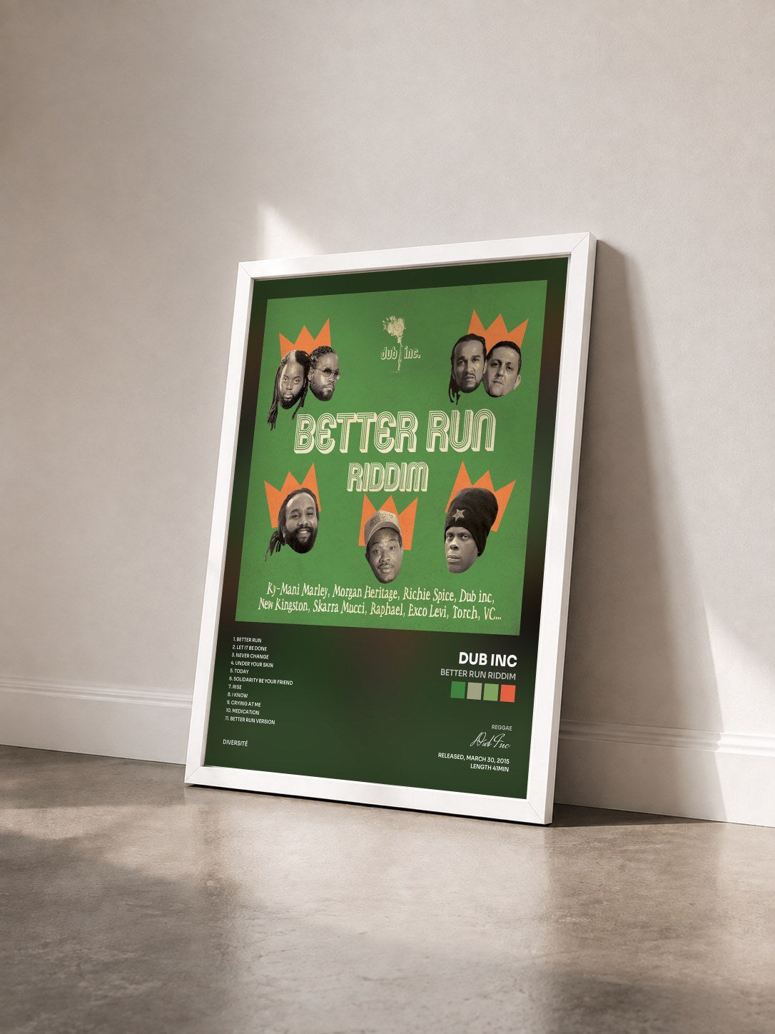 #blanc Tableau de l'album Better Run Riddim de Dub Inc vu de trois quarts, cadre blanc