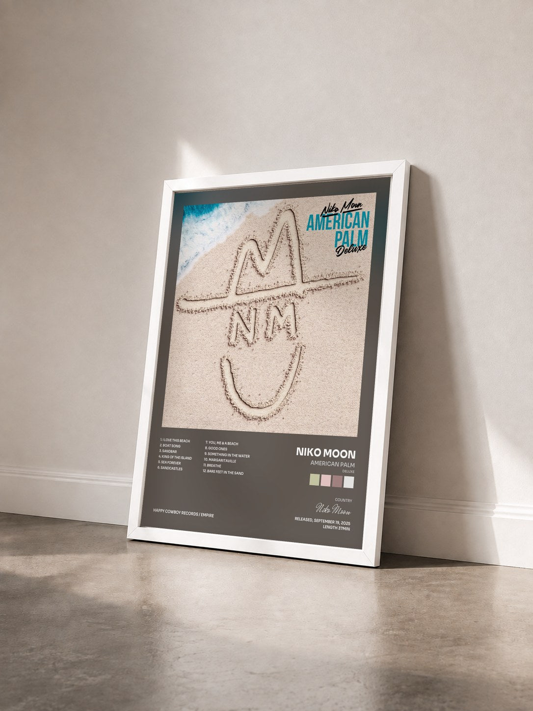 #blanc Tableau de l'album AMERICAN PALM (Deluxe) de Niko Moon vu de trois quarts, cadre blanc