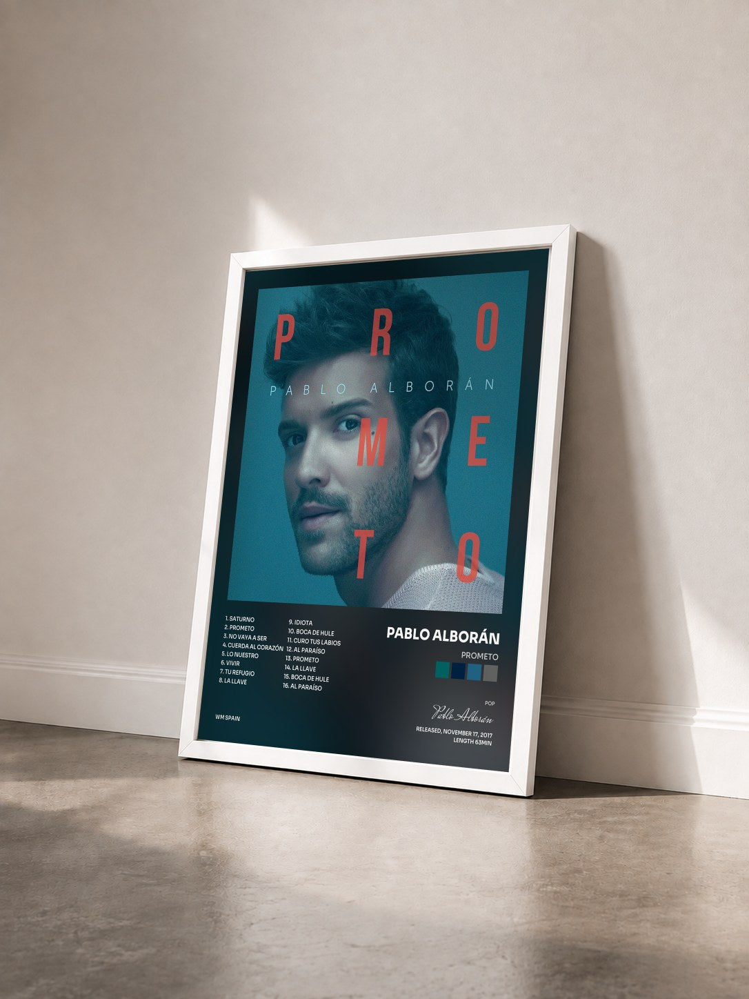 #blanc Tableau de l'album Prometo de Pablo Alborán vu de trois quarts, cadre blanc