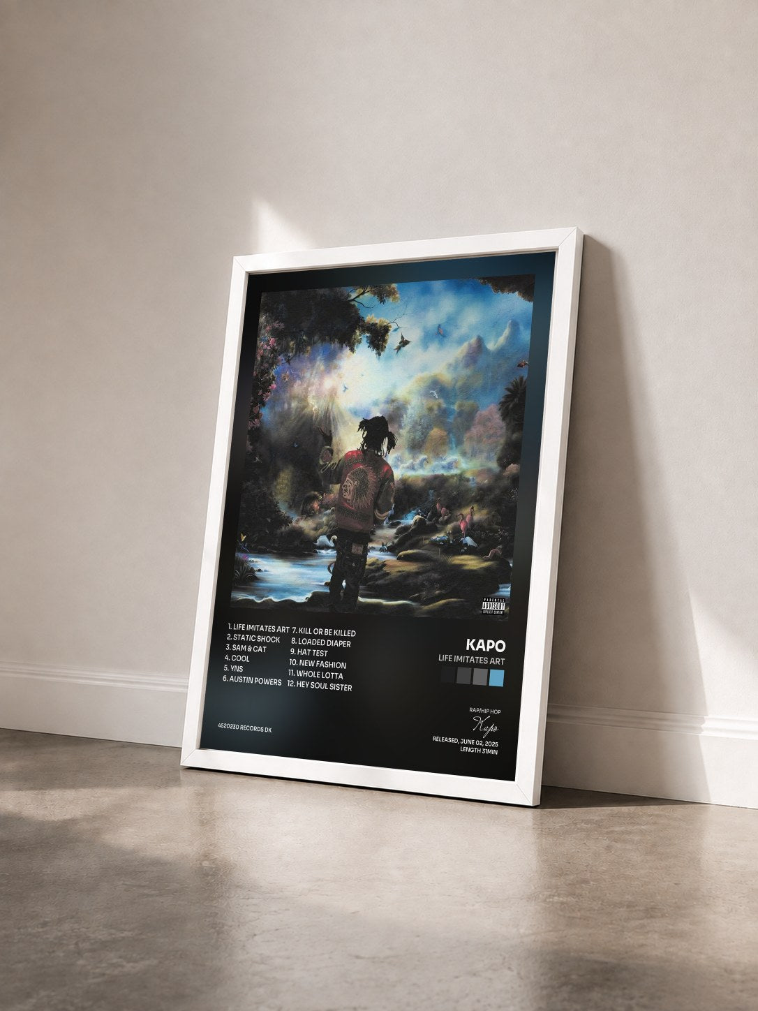 #blanc Tableau de l'album Life Imitates Art de Kapo vu de trois quarts, cadre blanc