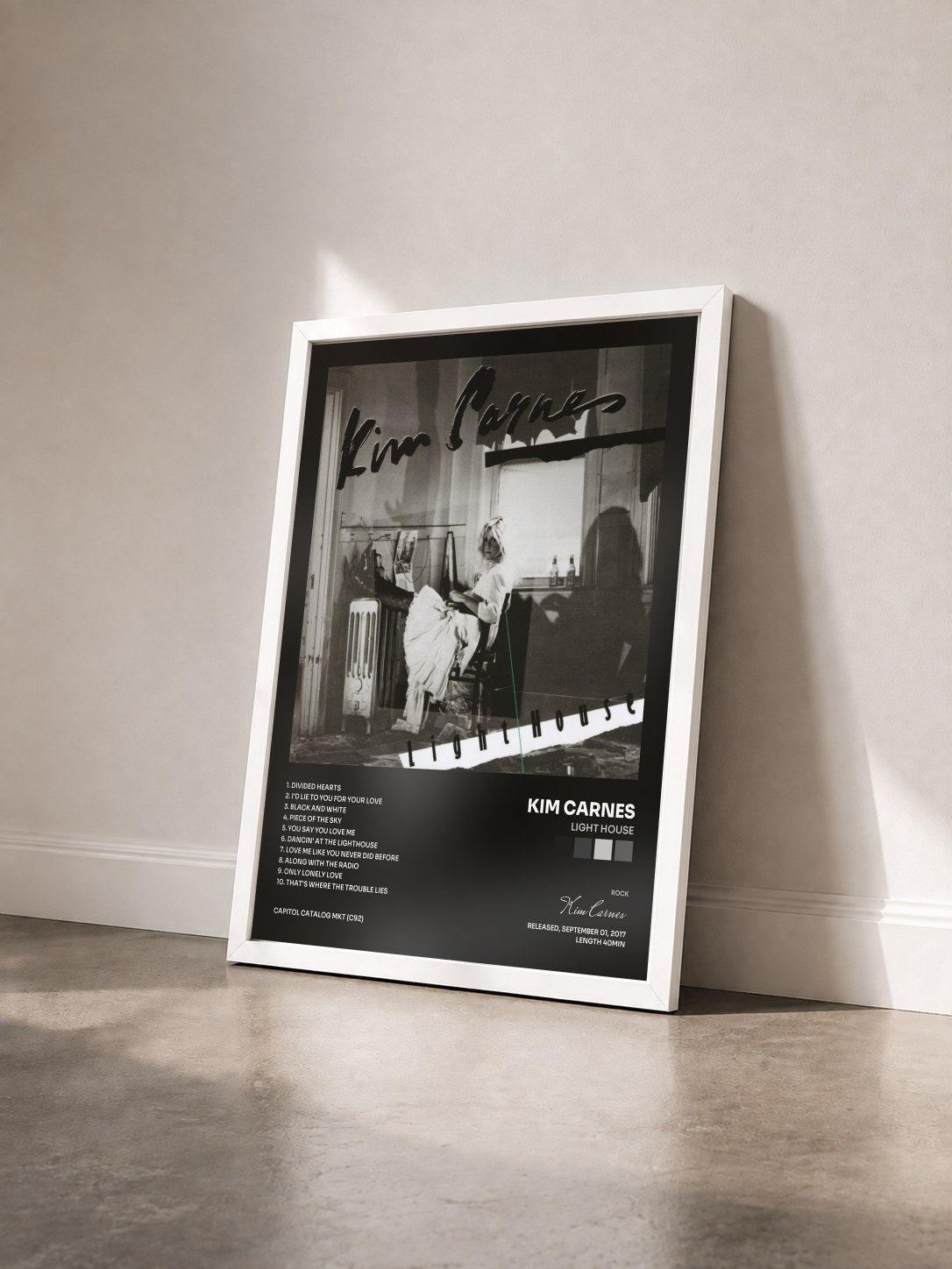 #blanc Tableau de l'album Light House de Kim Carnes vu de trois quarts, cadre blanc