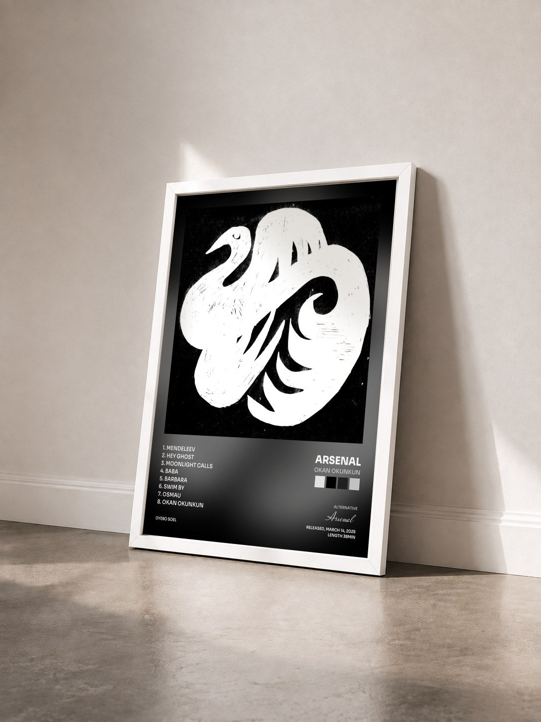 #blanc Tableau de l'album Okan Okunkun de Arsenal vu de trois quarts, cadre blanc