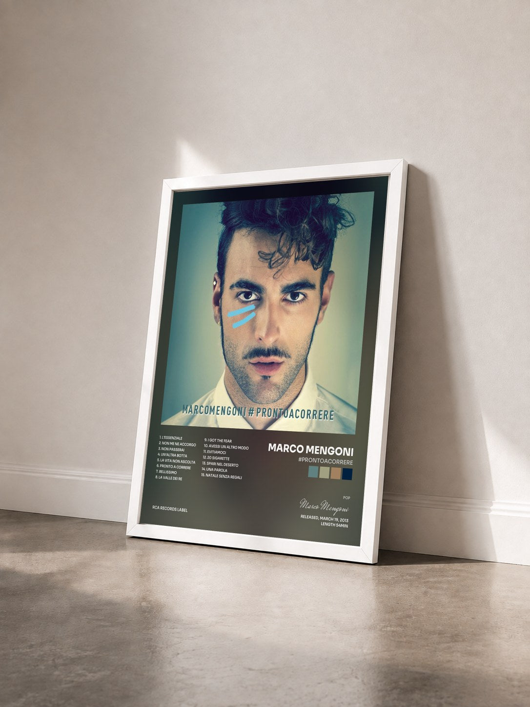 #blanc Tableau de l'album #PRONTOACORRERE de Marco Mengoni vu de trois quarts, cadre blanc