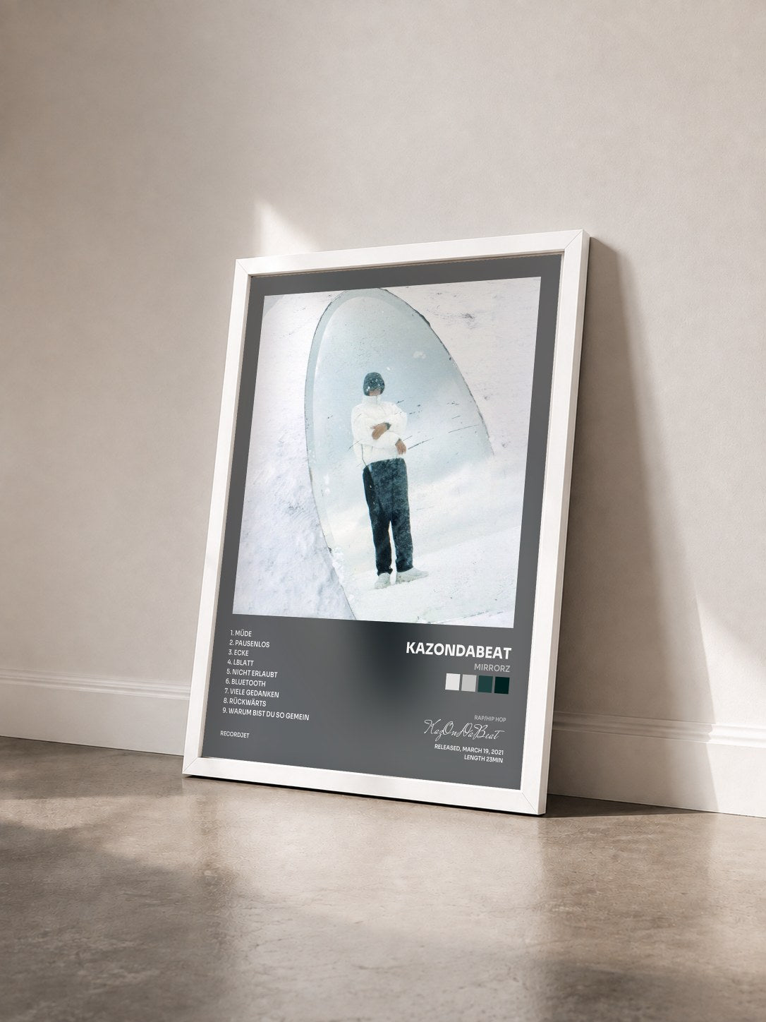 #blanc Tableau de l'album Mirrorz de KazOnDaBeat vu de trois quarts, cadre blanc