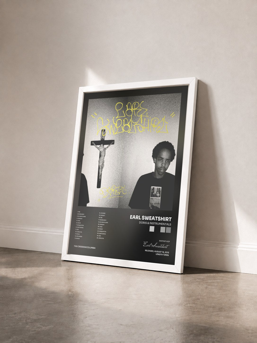 #blanc Tableau de l'album Doris & Instrumentals de Earl Sweatshirt vu de trois quarts, cadre blanc