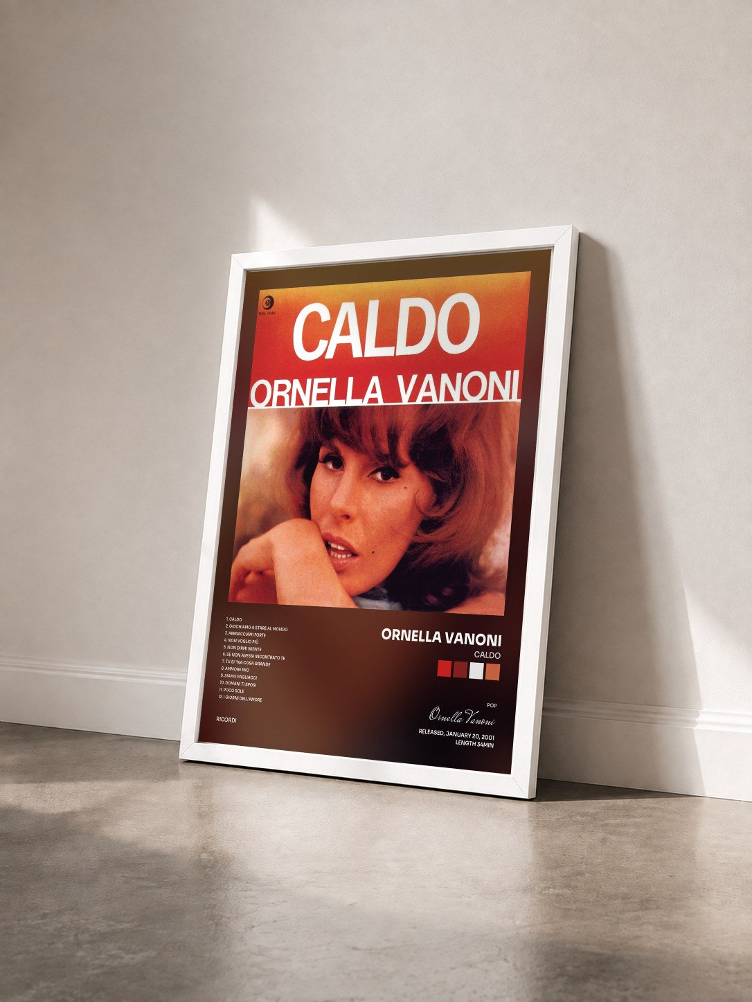 #blanc Tableau de l'album Caldo de Ornella Vanoni vu de trois quarts, cadre blanc