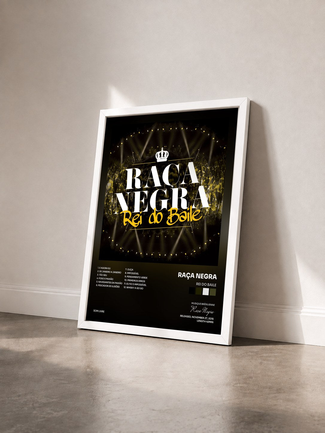 #blanc Tableau de l'album Rei do Baile de Raça Negra vu de trois quarts, cadre blanc