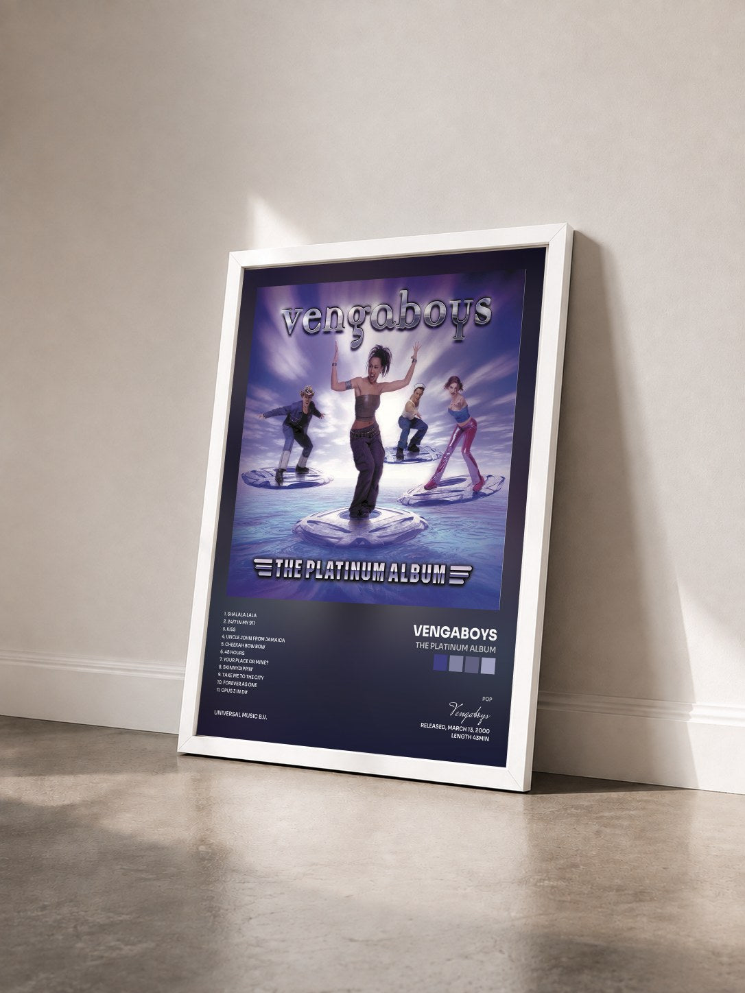 #blanc Tableau de l'album The Platinum Album de Vengaboys vu de trois quarts, cadre blanc