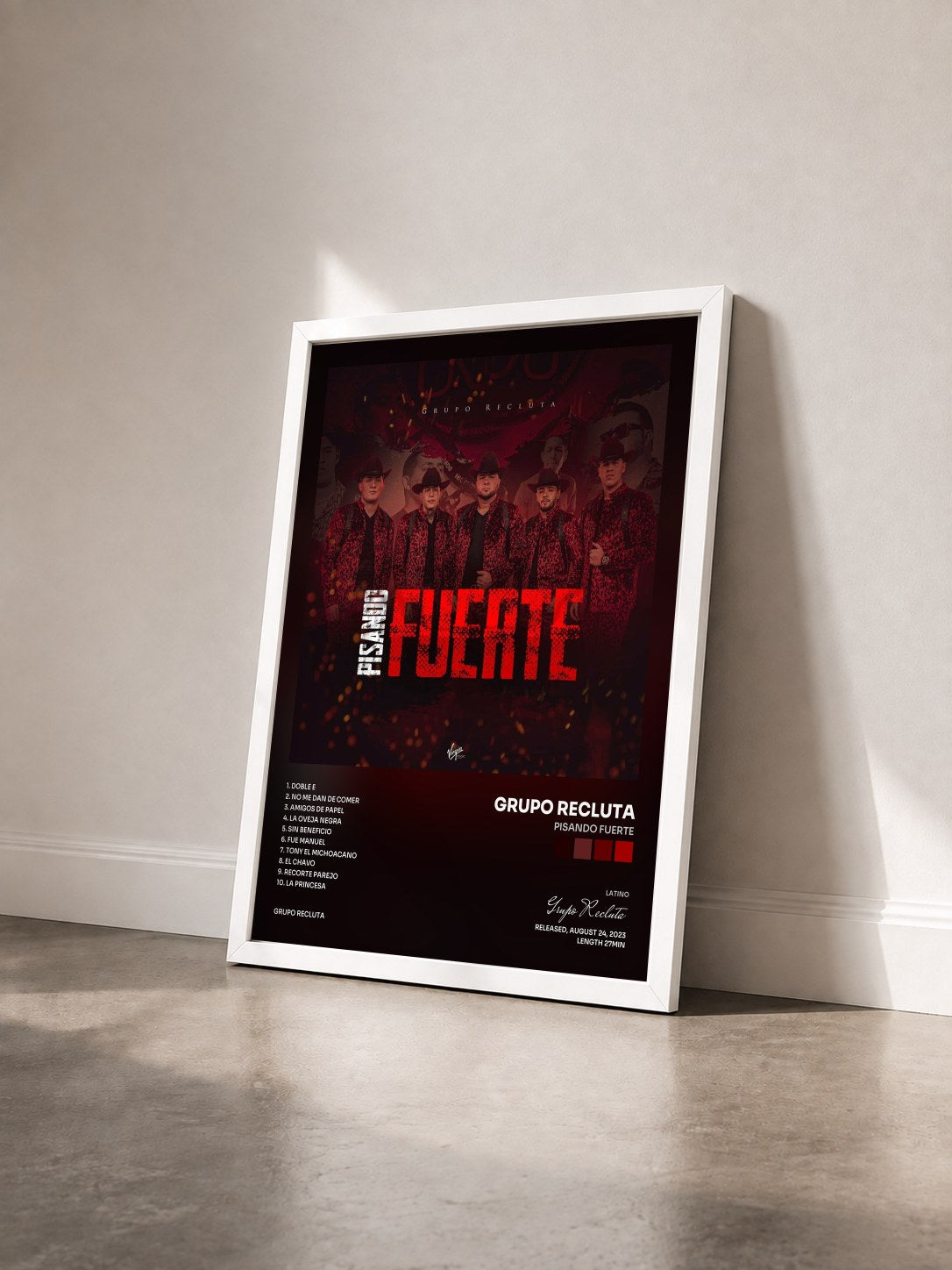 #blanc Tableau de l'album Pisando Fuerte de Grupo Recluta vu de trois quarts, cadre blanc