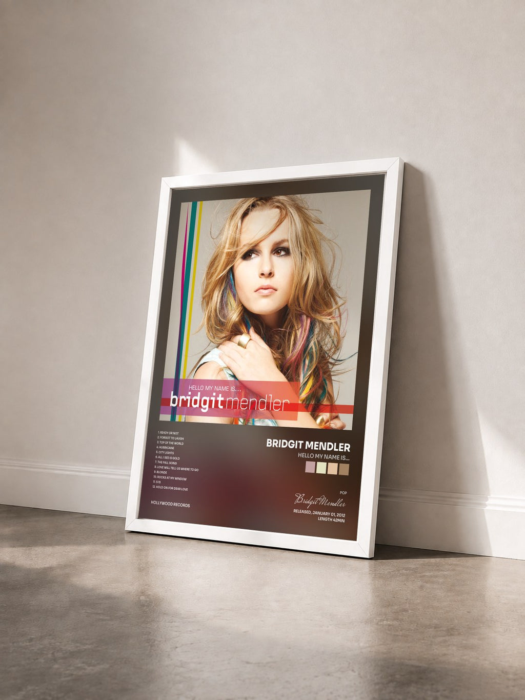 #blanc Tableau de l'album Hello My Name Is... de Bridgit Mendler vu de trois quarts, cadre blanc