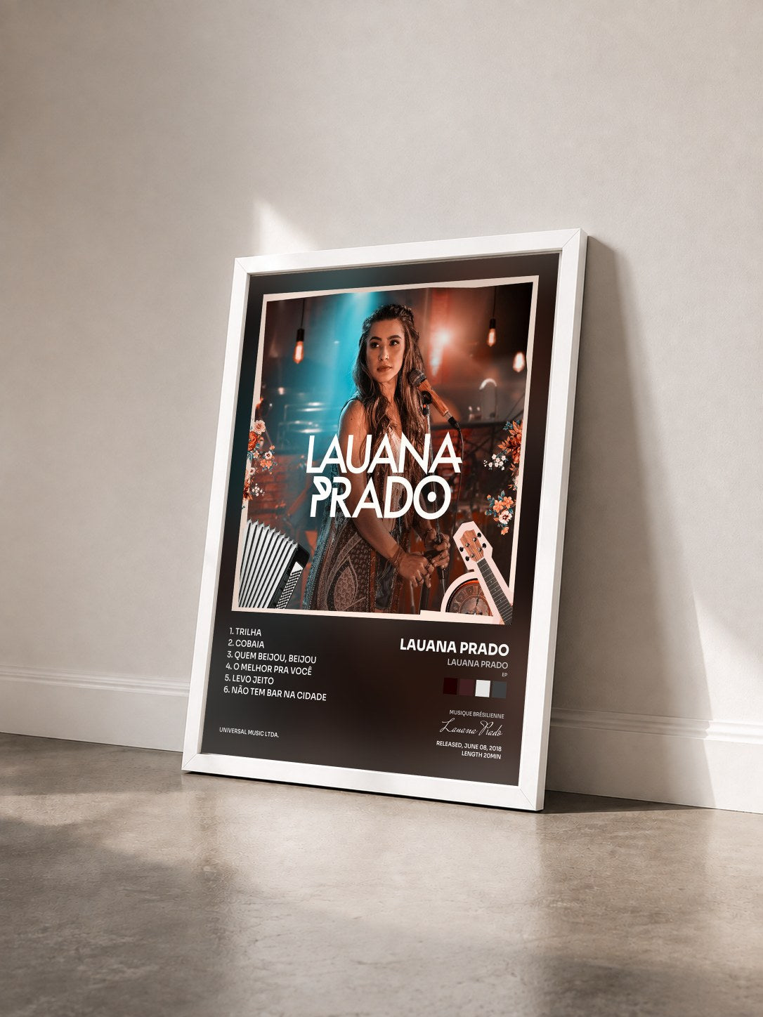 #blanc Tableau de l'album Lauana Prado (EP) de Lauana Prado vu de trois quarts, cadre blanc