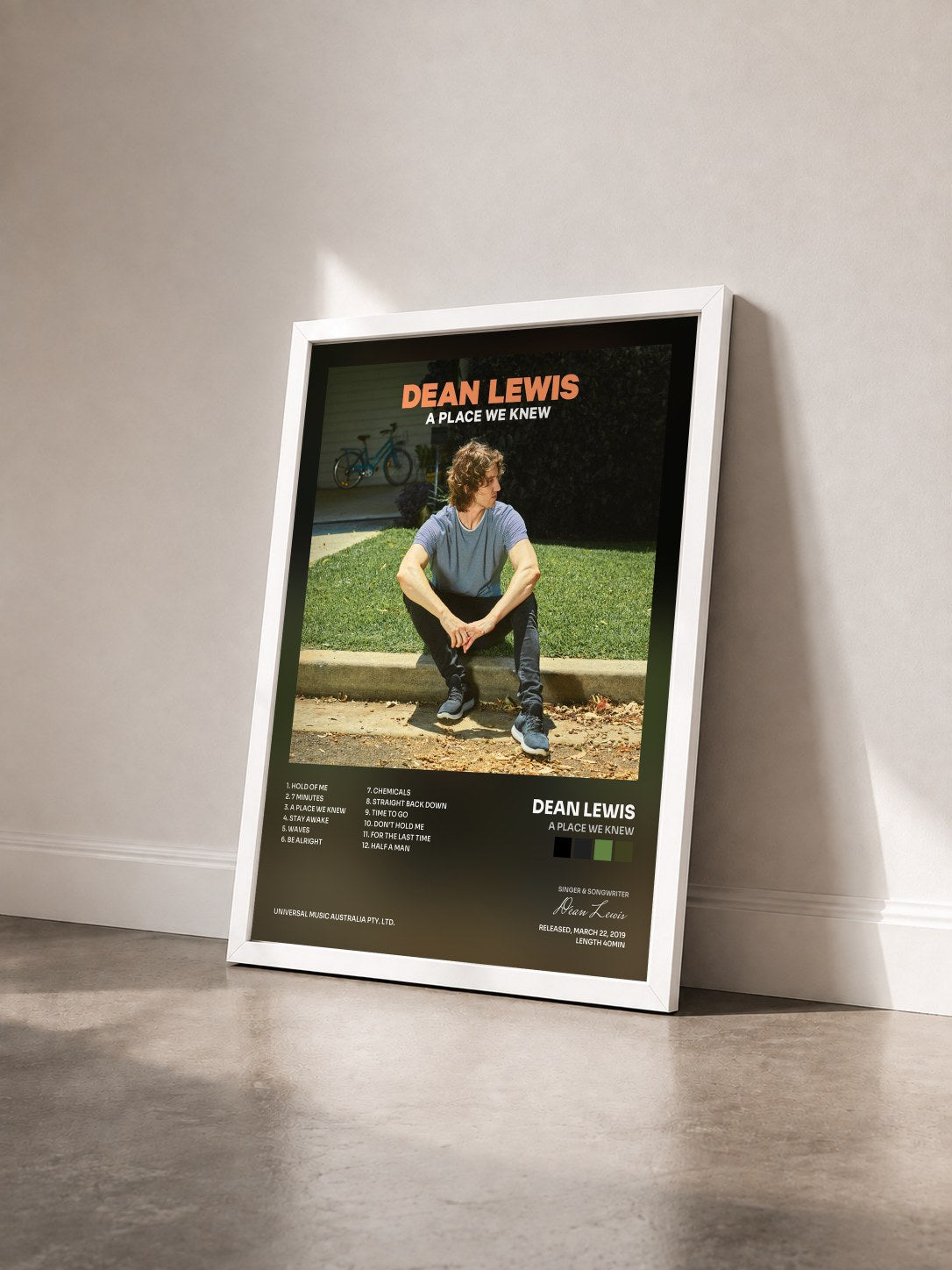 #blanc Tableau de l'album A Place We Knew de Dean Lewis vu de trois quarts, cadre blanc