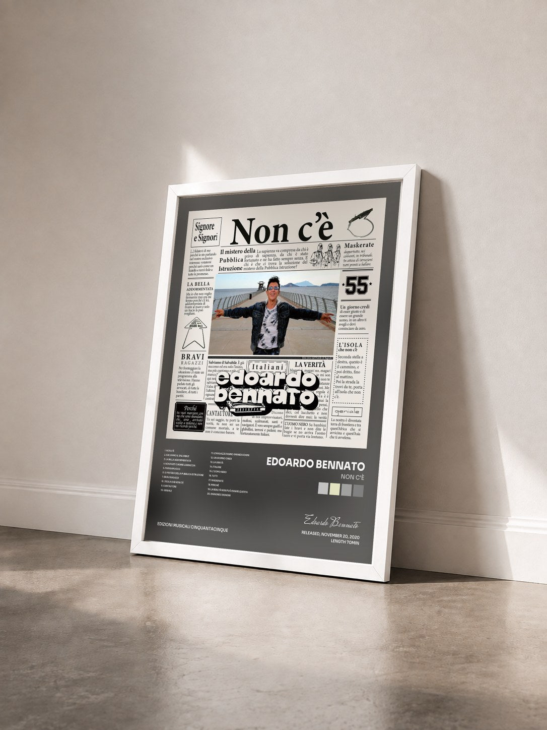 #blanc Tableau de l'album Non c'è de Edoardo Bennato vu de trois quarts, cadre blanc
