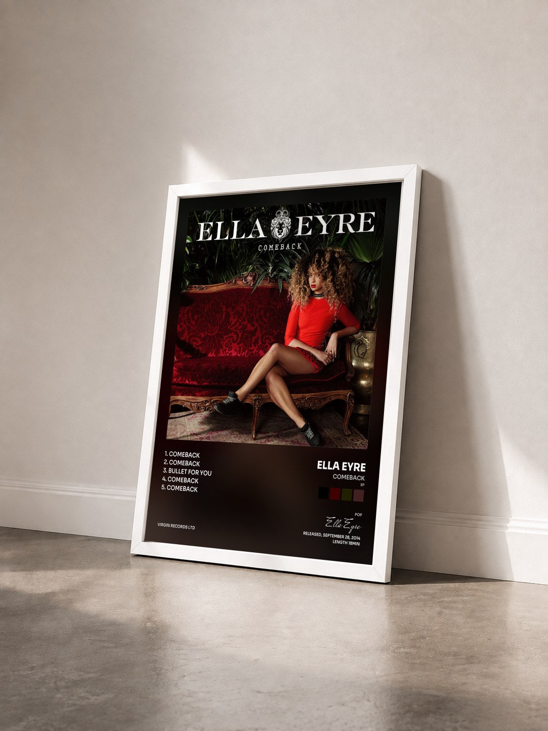#blanc Tableau de l'album Comeback (EP) de Ella Eyre vu de trois quarts, cadre blanc