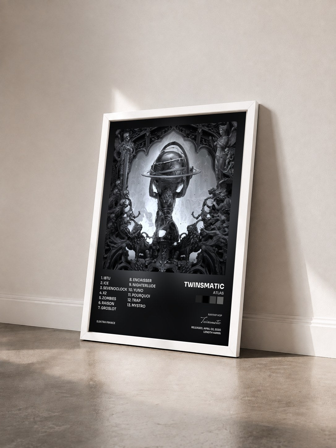 #blanc Tableau de l'album ATLAS de Twinsmatic vu de trois quarts, cadre blanc