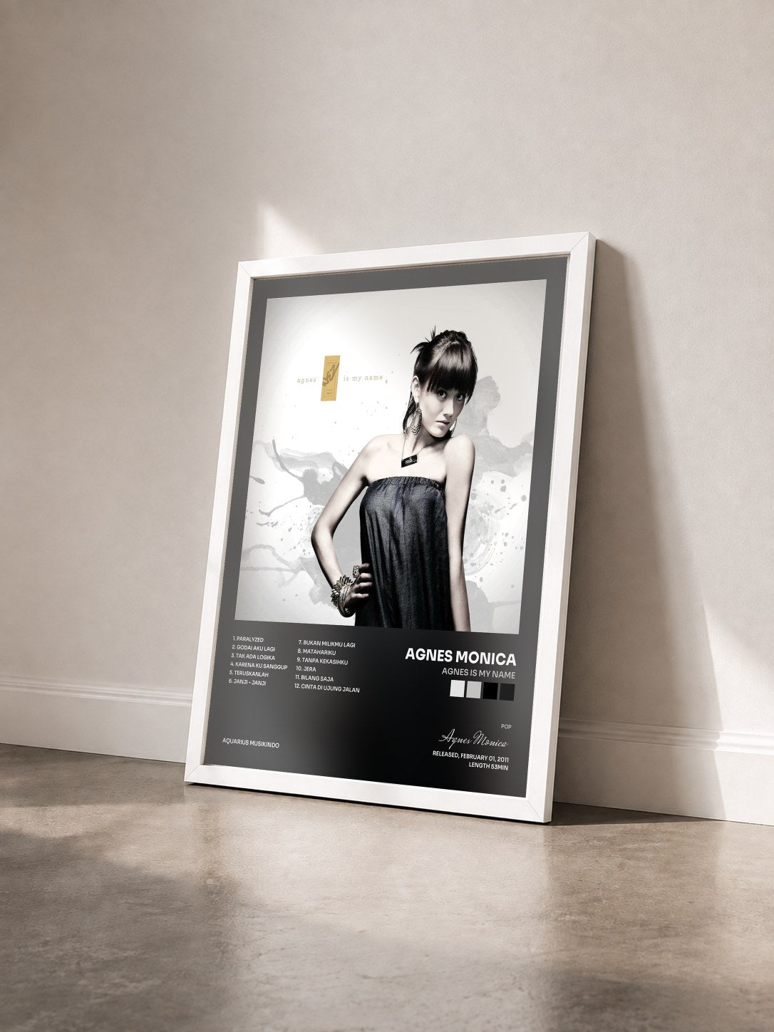 #blanc Tableau de l'album Agnes Is My Name de Agnes Monica vu de trois quarts, cadre blanc