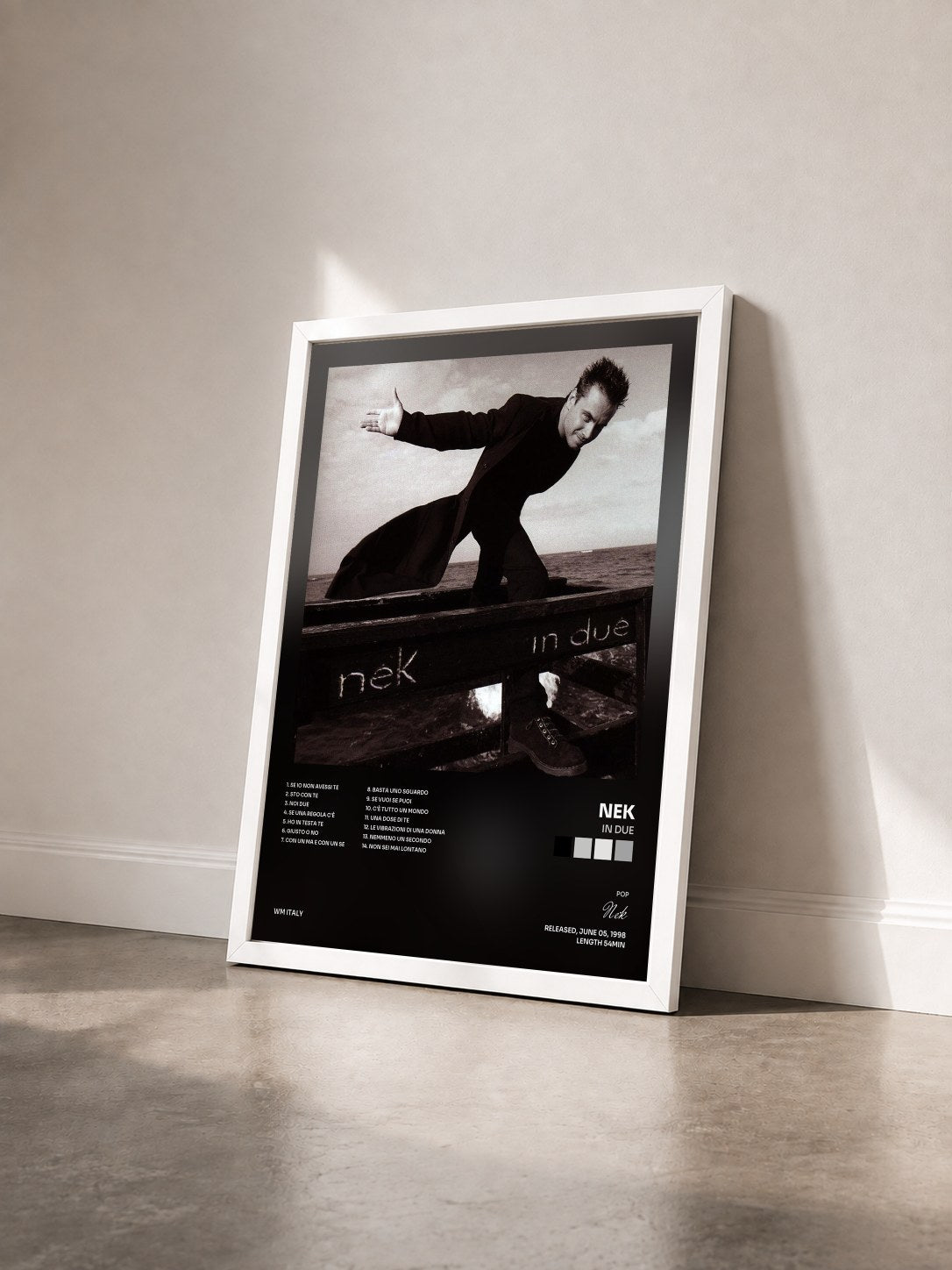 #blanc Tableau de l'album In due de Nek vu de trois quarts, cadre blanc
