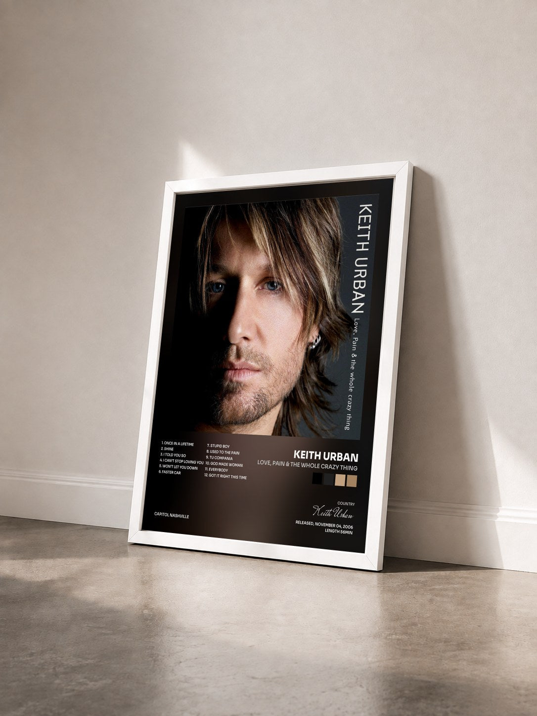 #blanc Tableau de l'album Love, Pain & The Whole Crazy Thing de Keith Urban vu de trois quarts, cadre blanc