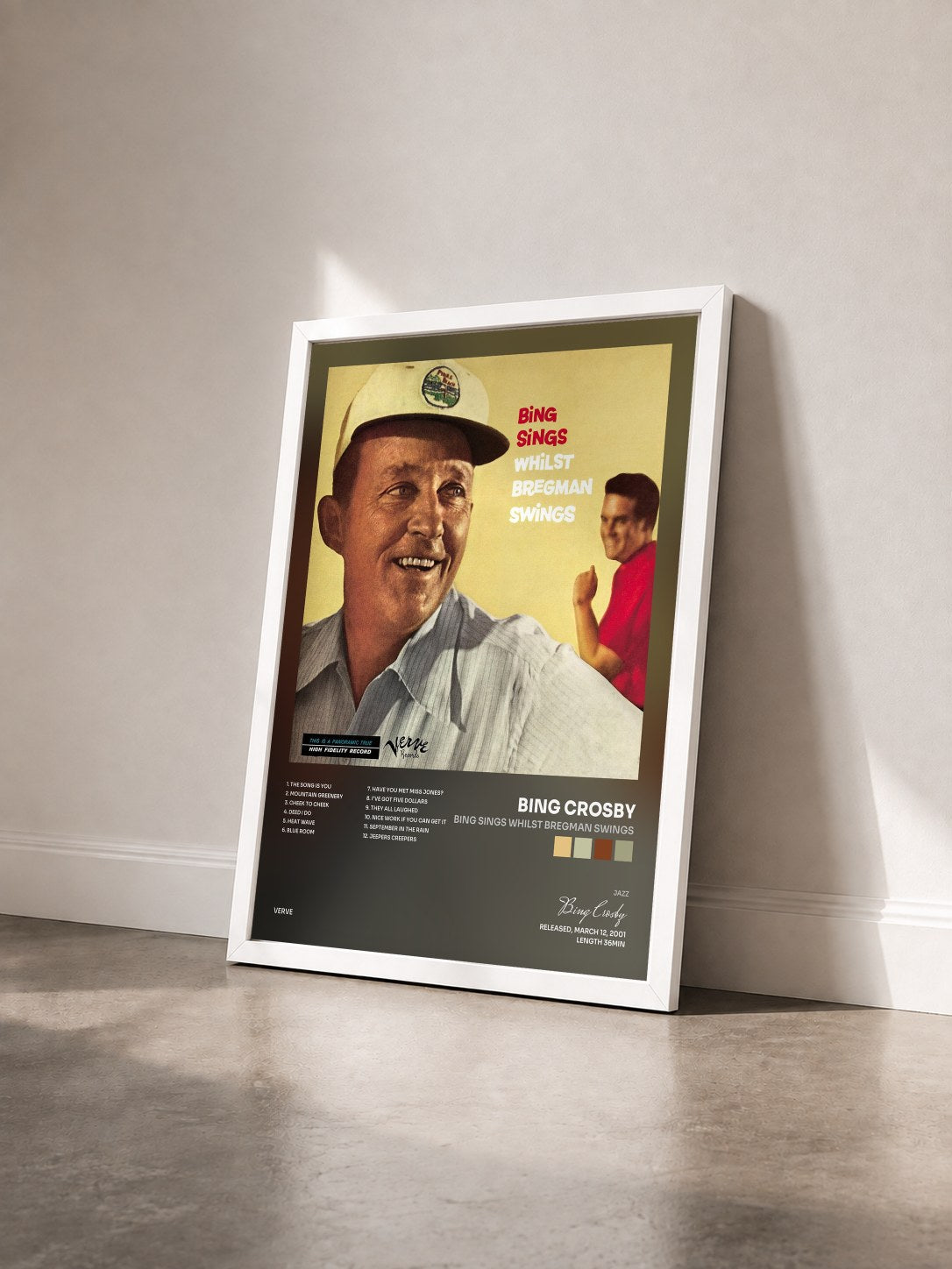 #blanc Tableau de l'album Bing Sings Whilst Bregman Swings de Bing Crosby vu de trois quarts, cadre blanc
