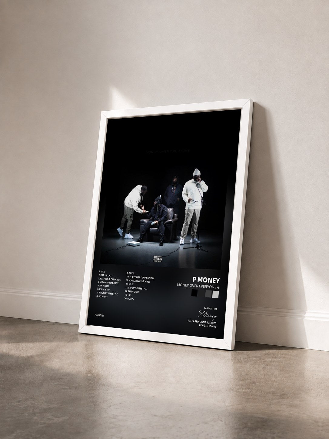 #blanc Tableau de l'album Money Over Everyone 4 de P Money vu de trois quarts, cadre blanc