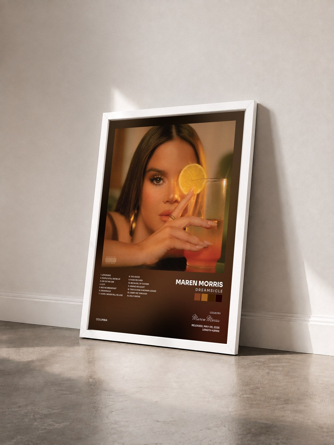 #blanc Tableau de l'album D R E A M S I C L E de Maren Morris vu de trois quarts, cadre blanc
