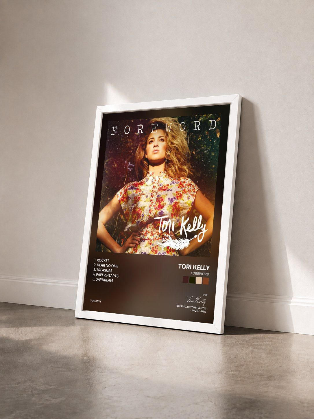 #blanc Tableau de l'album Foreword de Tori Kelly vu de trois quarts, cadre blanc