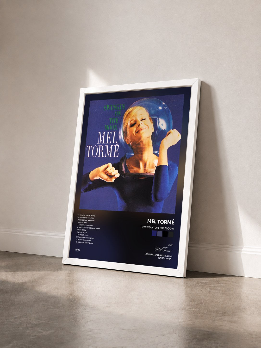 #blanc Tableau de l'album Swingin' On The Moon de Mel Tormé vu de trois quarts, cadre blanc