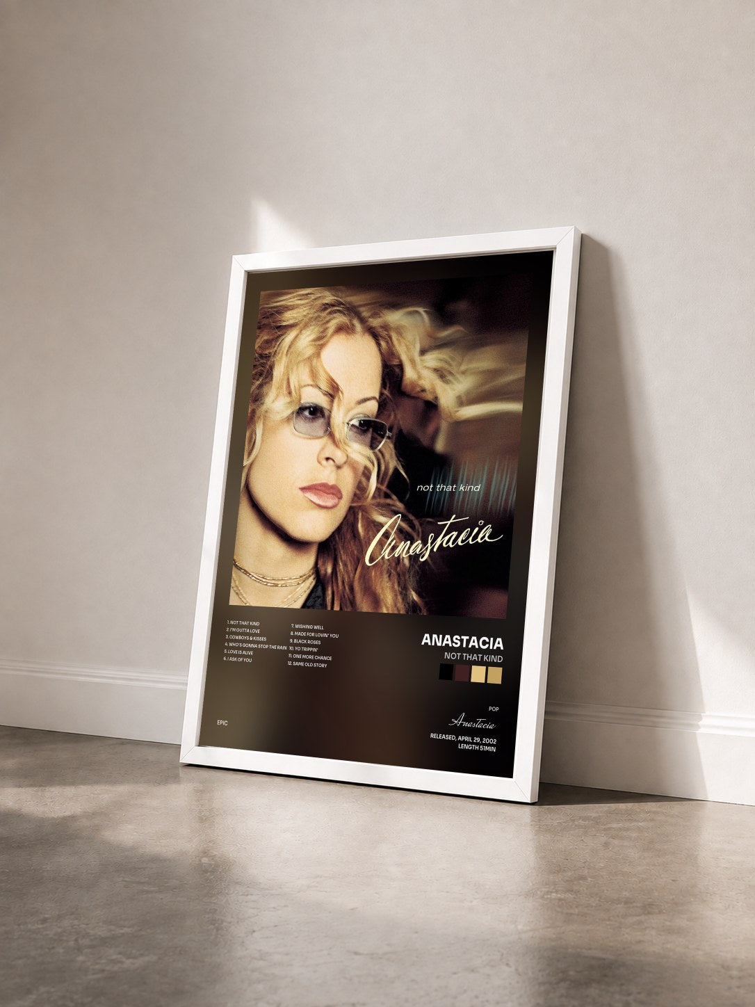 #blanc Tableau de l'album Not That Kind de Anastacia vu de trois quarts, cadre blanc