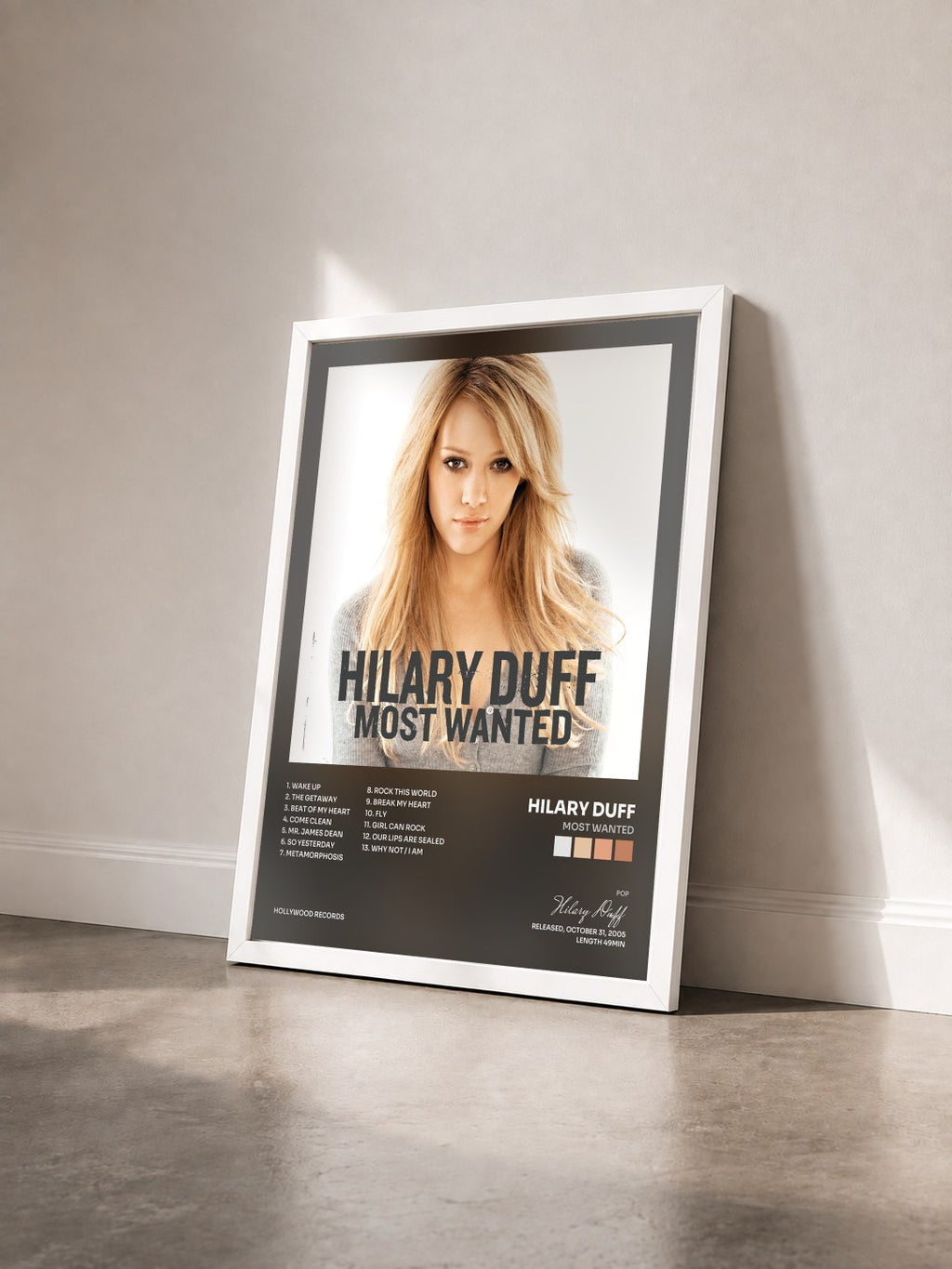 #blanc Tableau de l'album Most Wanted de Hilary Duff vu de trois quarts, cadre blanc