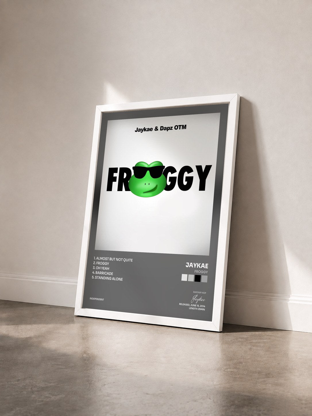 #blanc Tableau de l'album Froggy de Jaykae vu de trois quarts, cadre blanc
