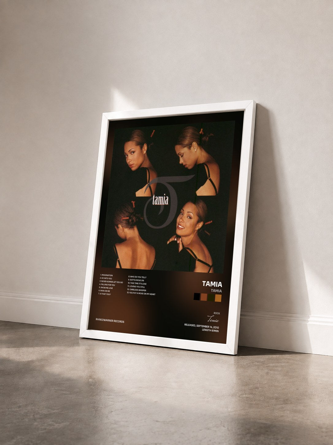 #blanc Tableau de l'album Tamia de Tamia vu de trois quarts, cadre blanc