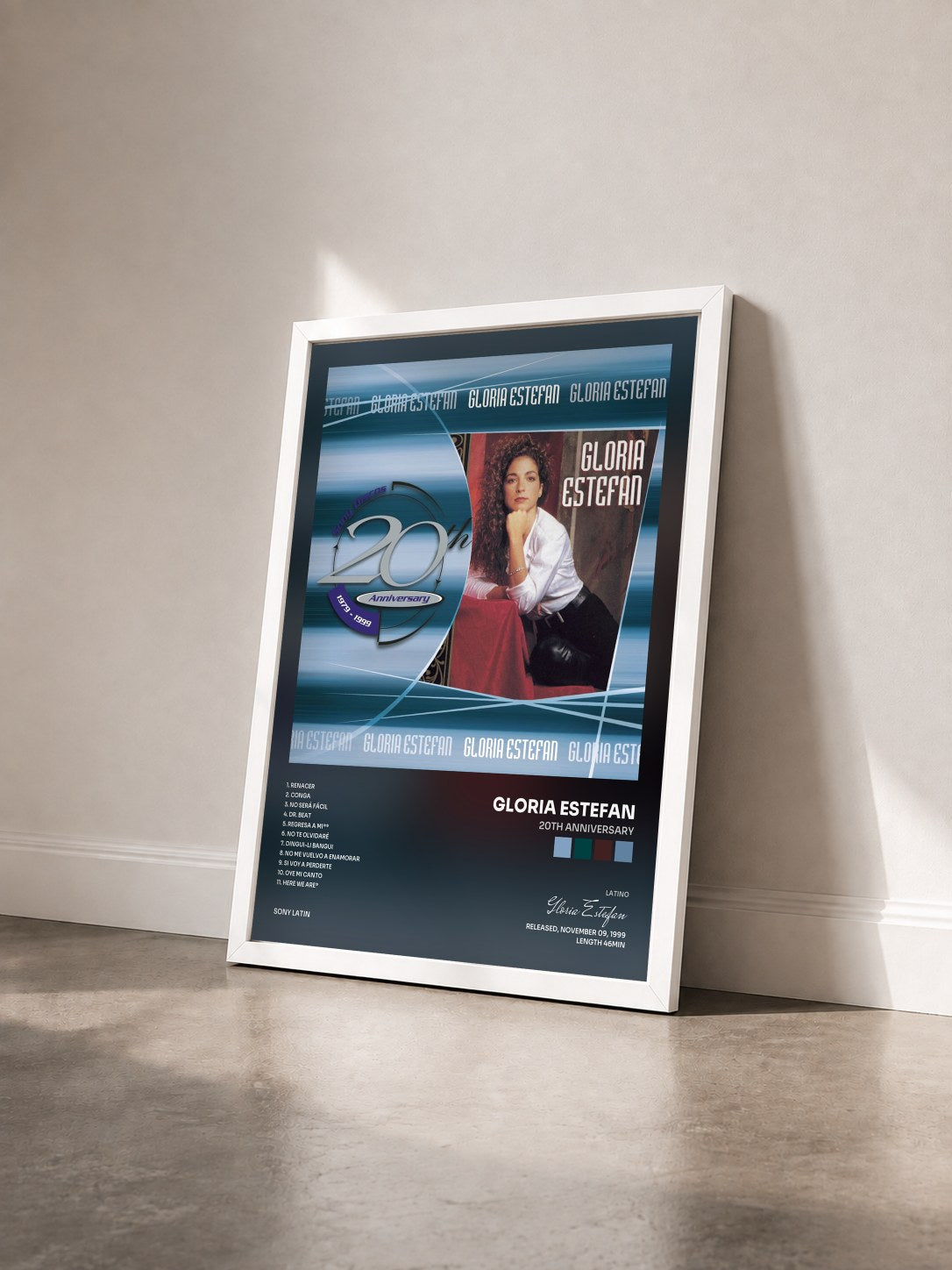 #blanc Tableau de l'album 20th Anniversary de Gloria Estefan vu de trois quarts, cadre blanc
