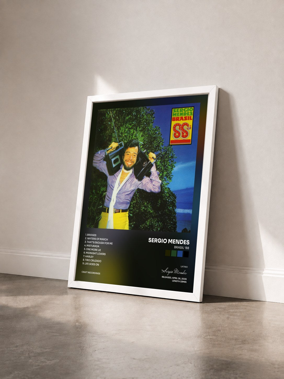 #blanc Tableau de l'album Brasil '88 de Sergio Mendes vu de trois quarts, cadre blanc
