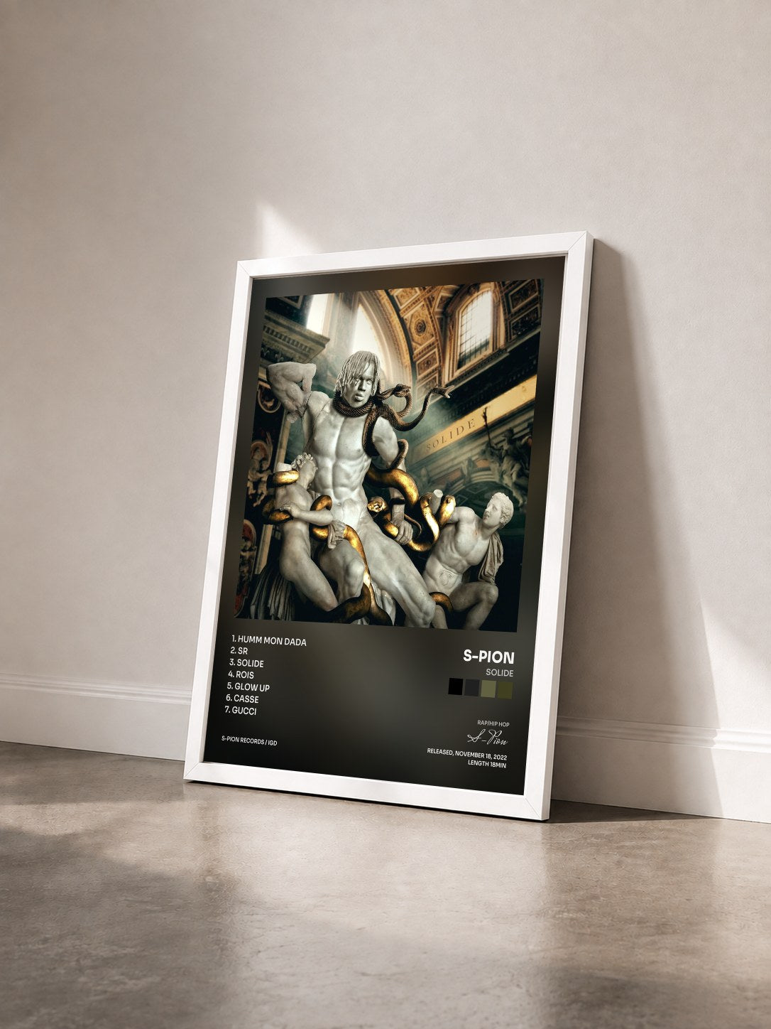 #blanc Tableau de l'album Solide de S-Pion vu de trois quarts, cadre blanc