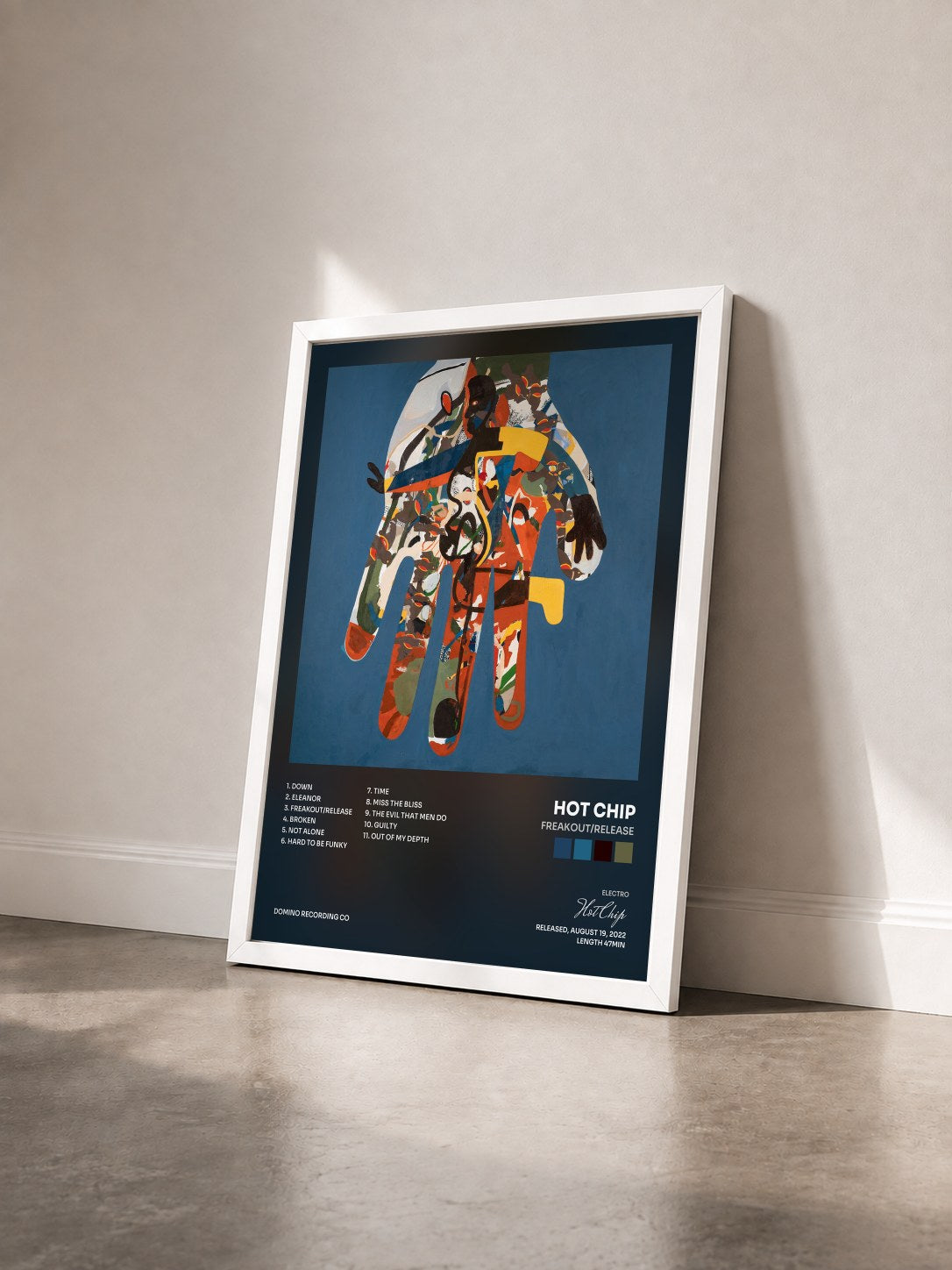 #blanc Tableau de l'album Freakout/Release de Hot Chip vu de trois quarts, cadre blanc