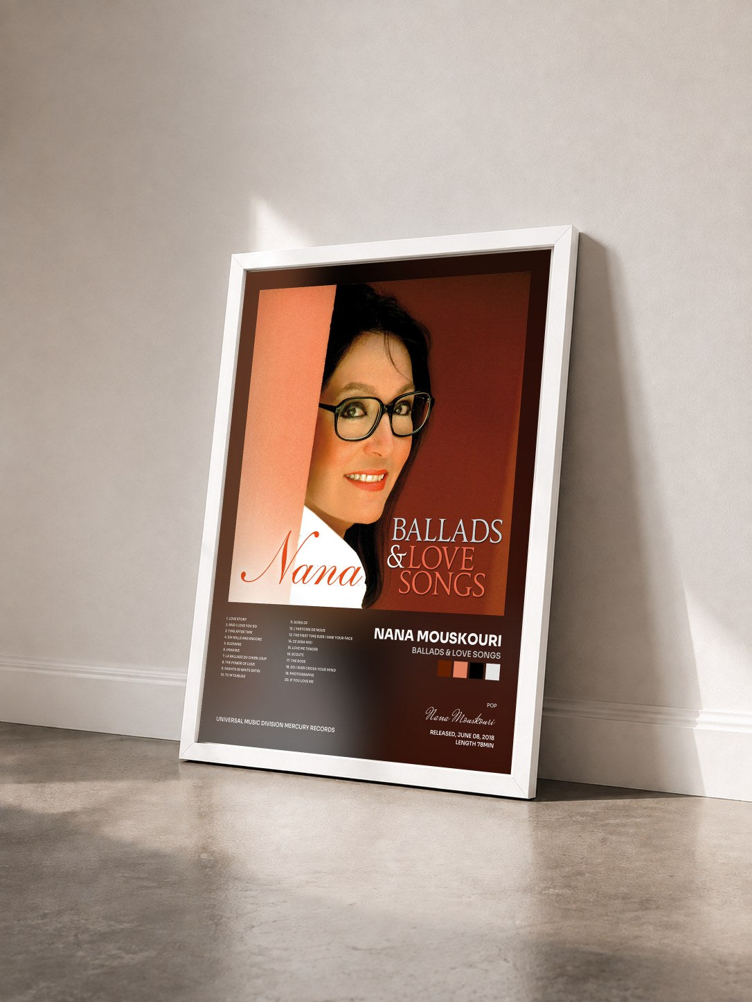 #blanc Tableau de l'album Ballads & Love Songs de Nana Mouskouri vu de trois quarts, cadre blanc
