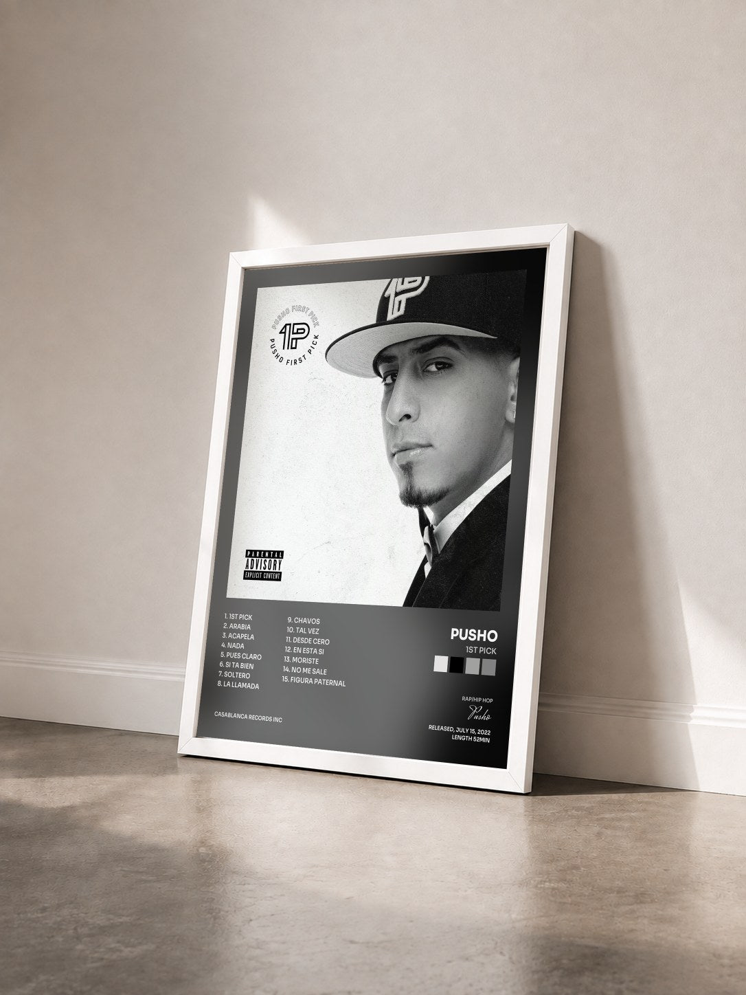 #blanc Tableau de l'album 1ST PICK de Pusho vu de trois quarts, cadre blanc