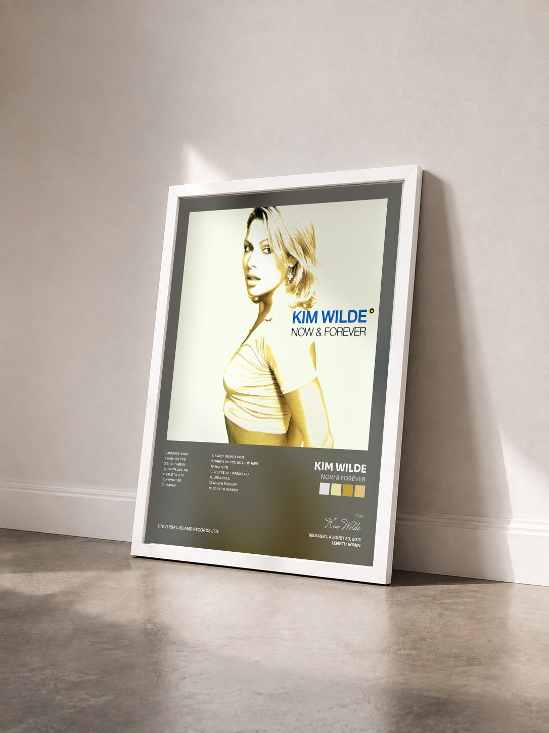 #blanc Tableau de l'album Now & Forever de Kim Wilde vu de trois quarts, cadre blanc