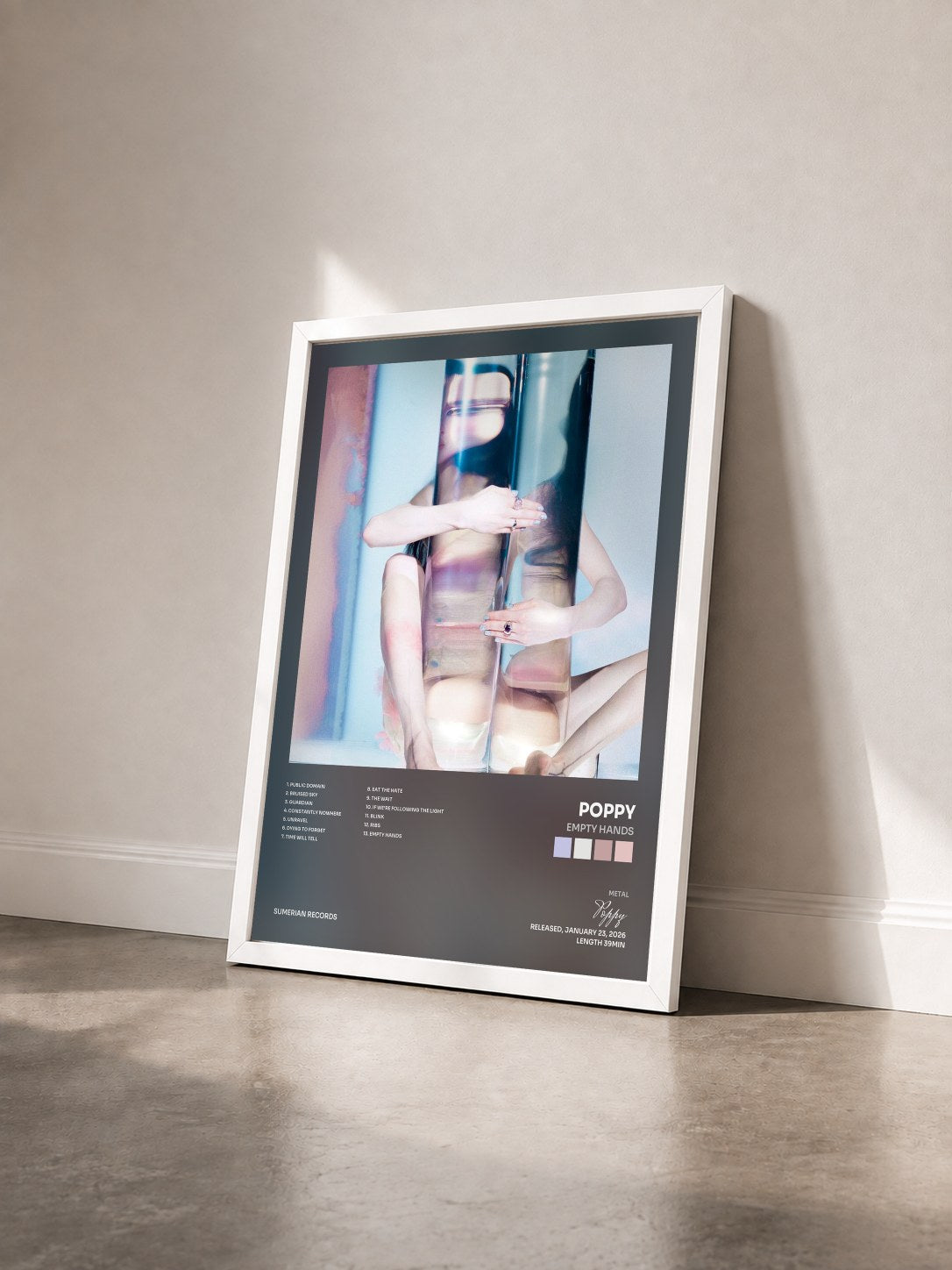 #blanc Tableau de l'album Empty Hands de Poppy vu de trois quarts, cadre blanc