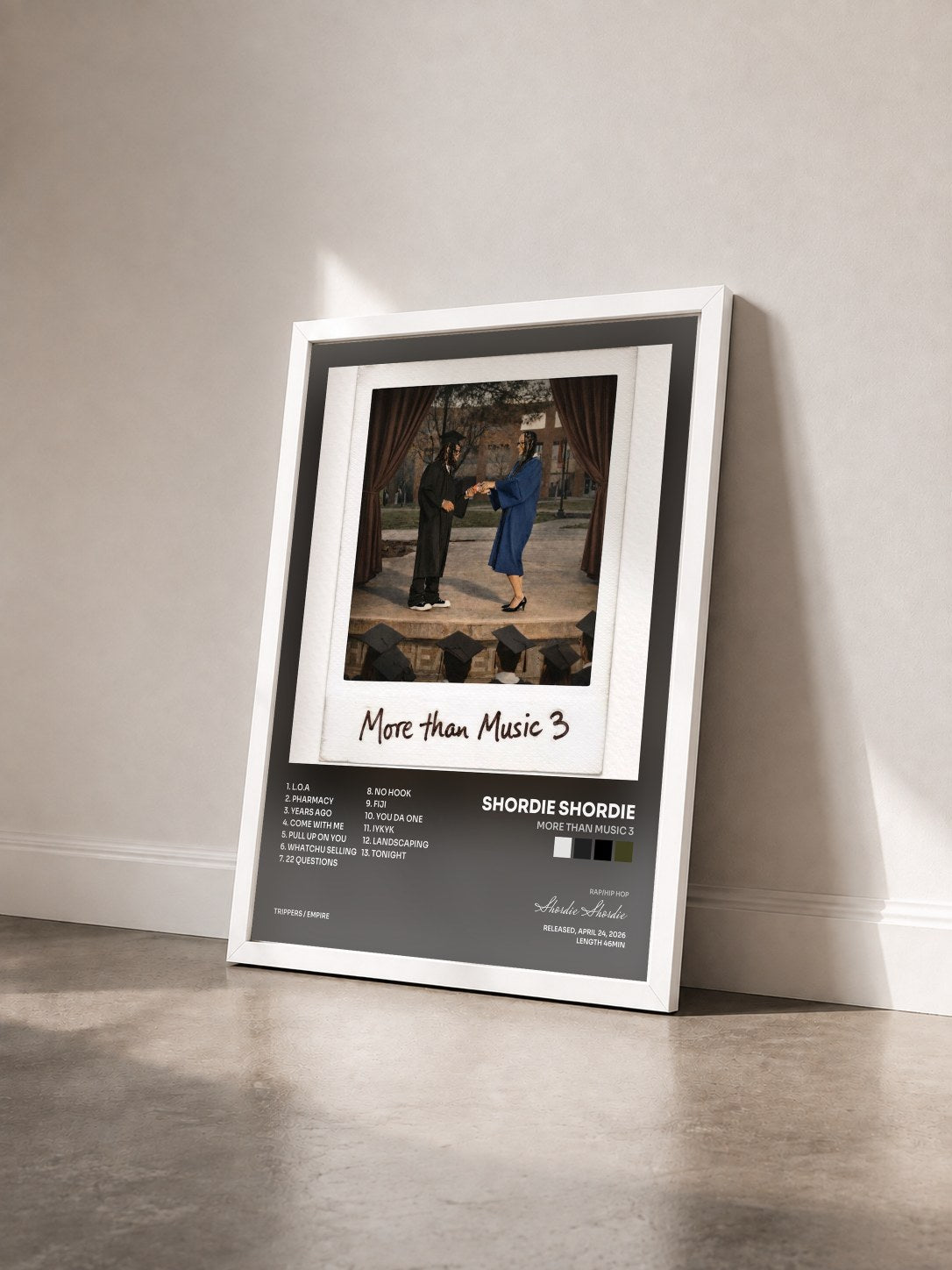 #blanc Tableau de l'album More Than Music 3 de Shordie Shordie vu de trois quarts, cadre blanc