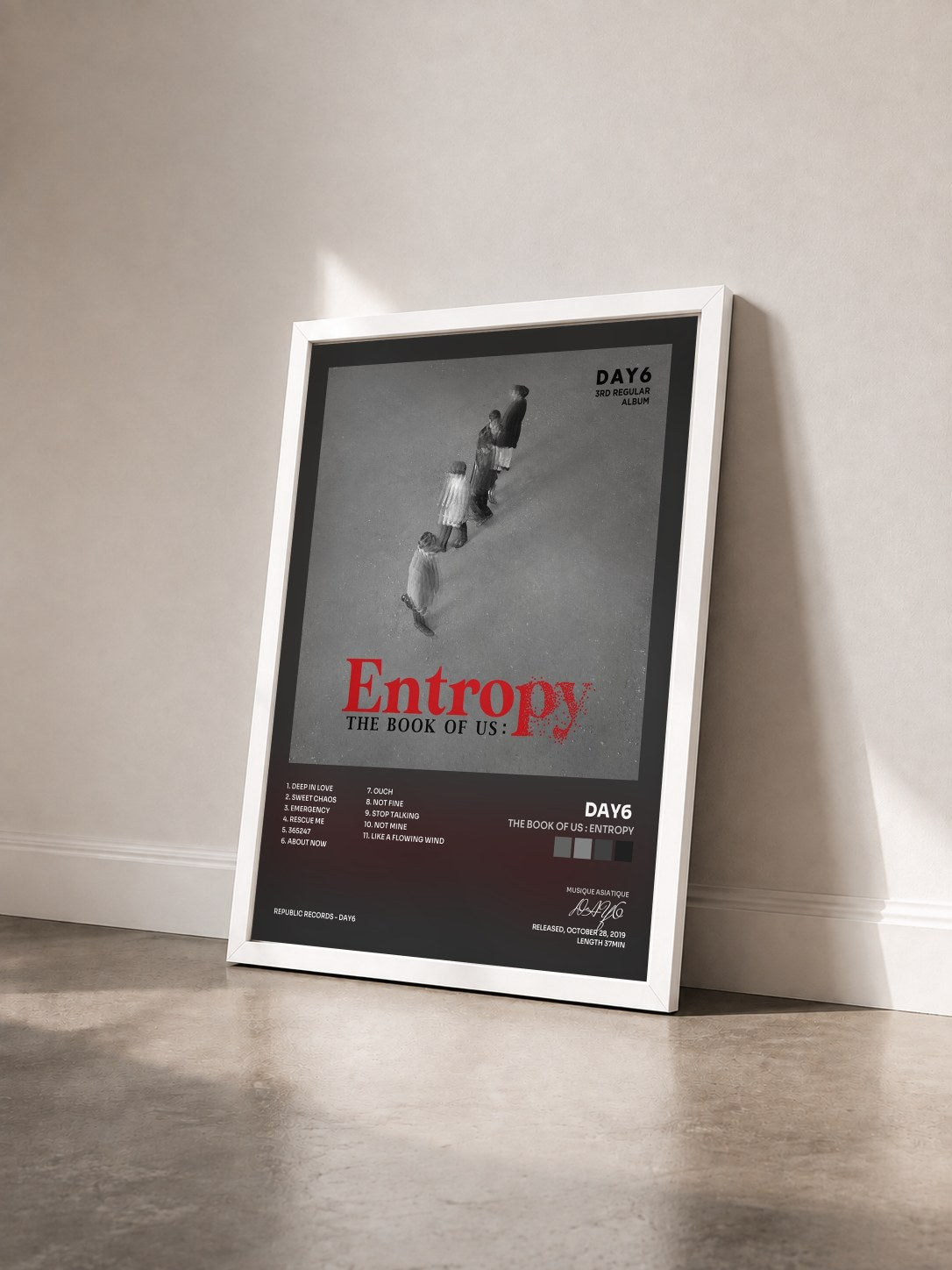 #blanc Tableau de l'album The Book of Us : Entropy de DAY6  vu de trois quarts, cadre blanc