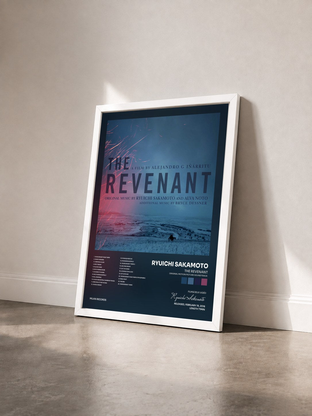 #blanc Tableau de l'album The Revenant (Original Motion Picture Soundtrack) de Ryuichi Sakamoto vu de trois quarts, cadre blanc