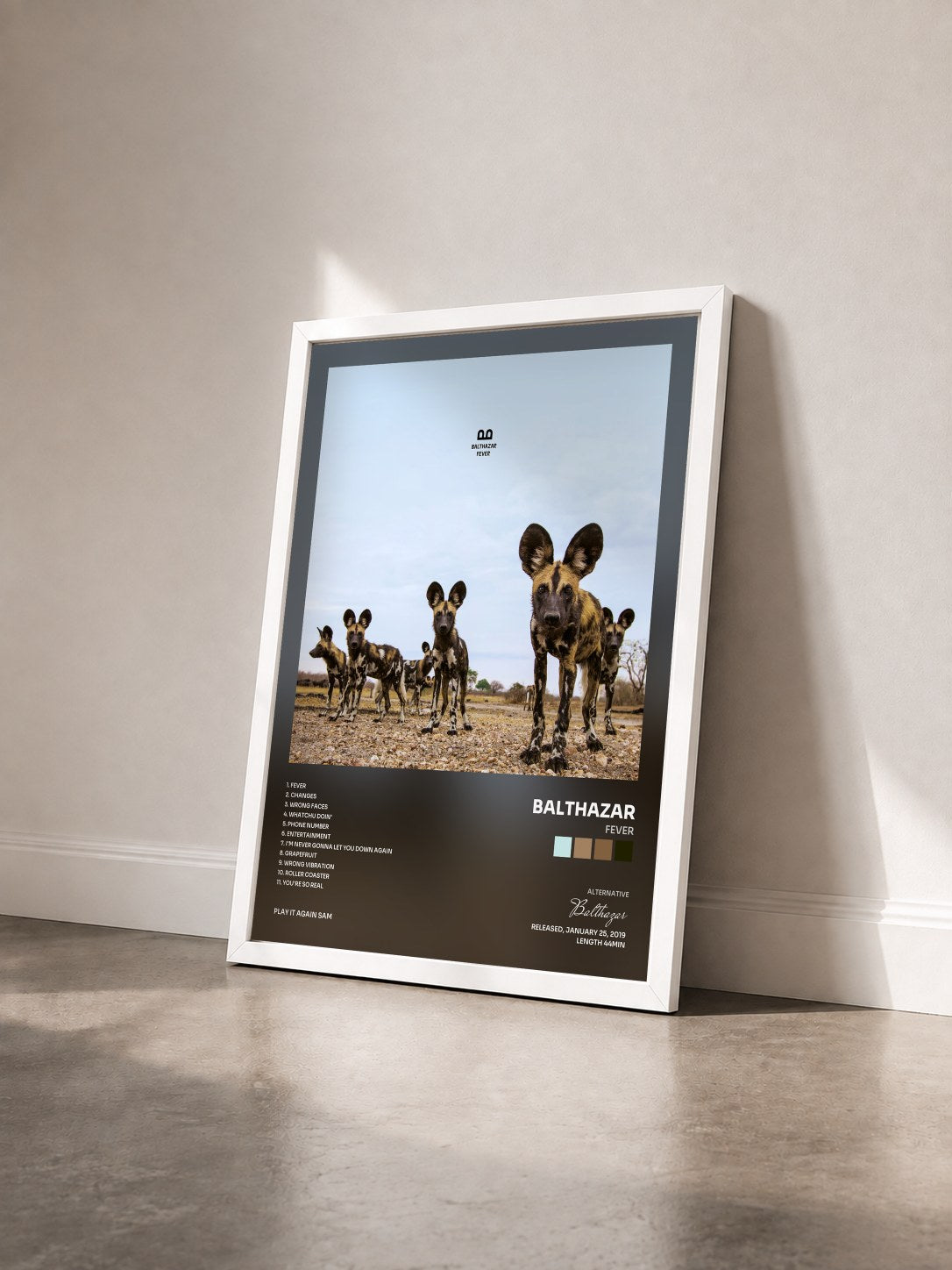 #blanc Tableau de l'album Fever de Balthazar vu de trois quarts, cadre blanc