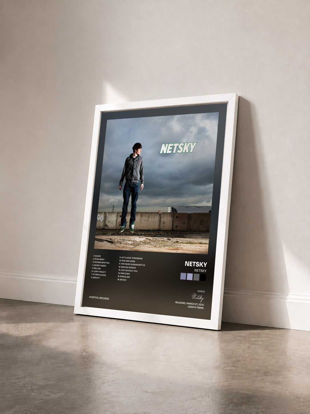 #blanc Tableau de l'album Netsky de Netsky vu de trois quarts, cadre blanc