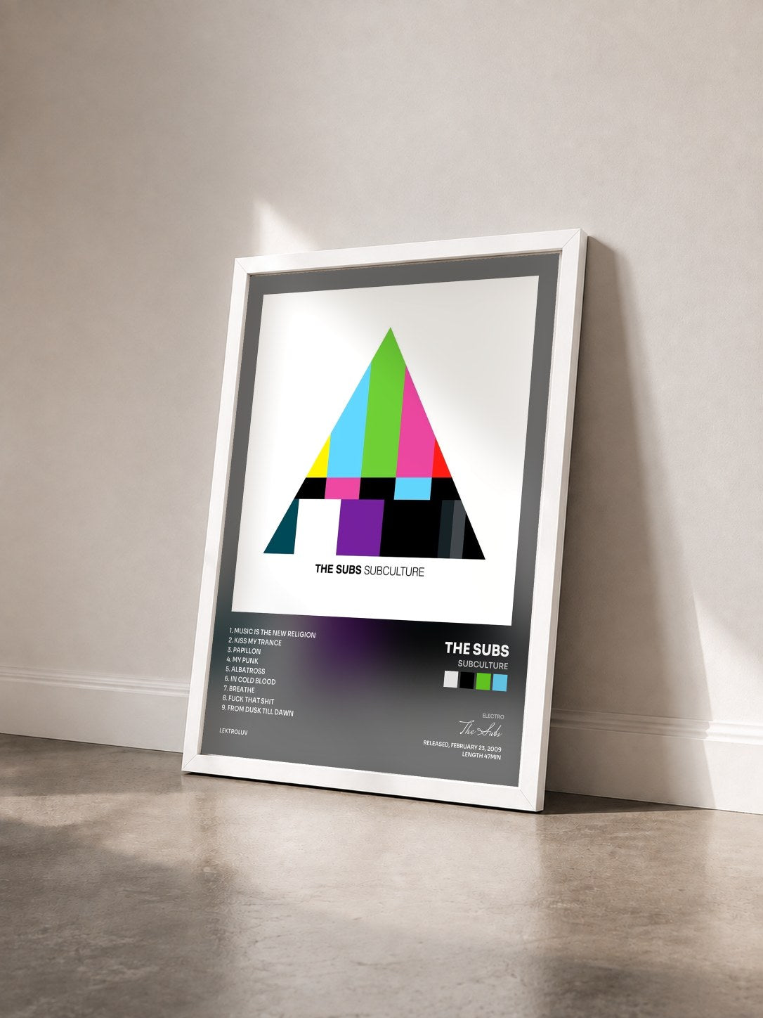 #blanc Tableau de l'album Subculture de The Subs vu de trois quarts, cadre blanc