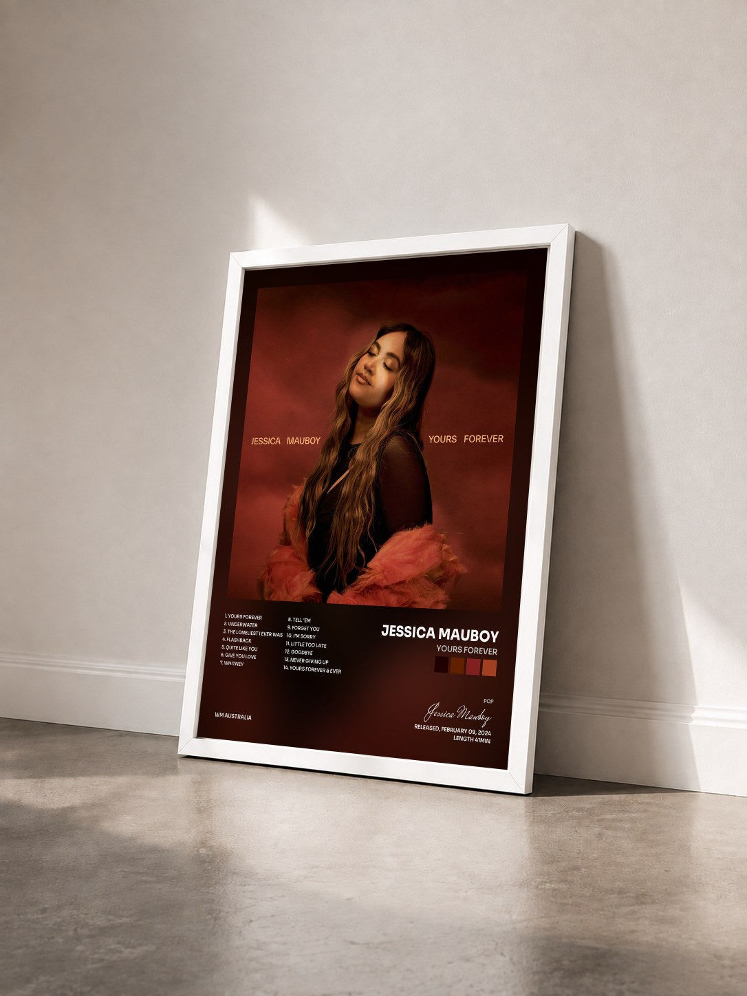 #blanc Tableau de l'album Yours Forever de Jessica Mauboy vu de trois quarts, cadre blanc